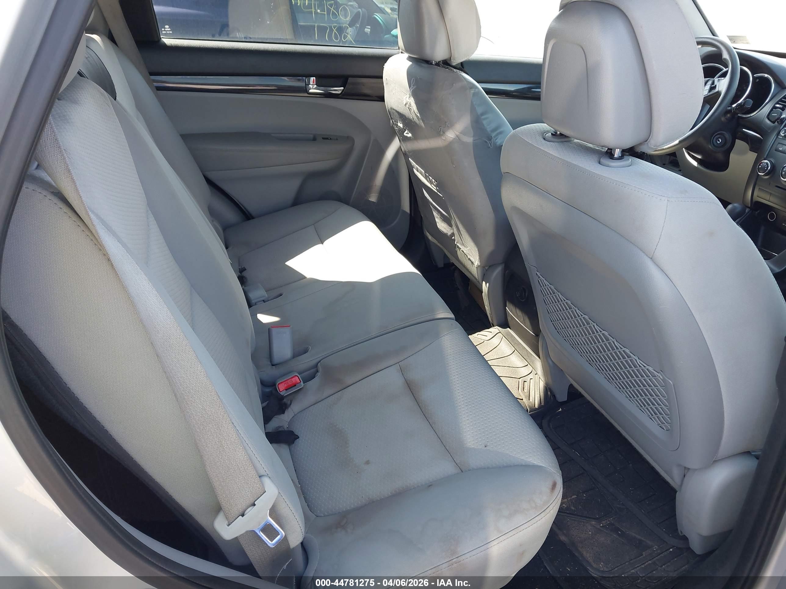 KIA SORENTO image 8