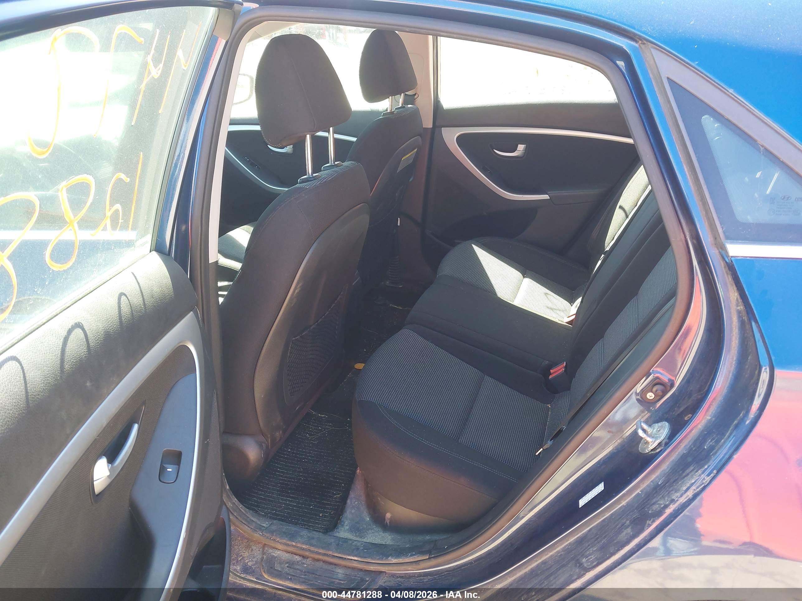 HYUNDAI ELANTRA image 8