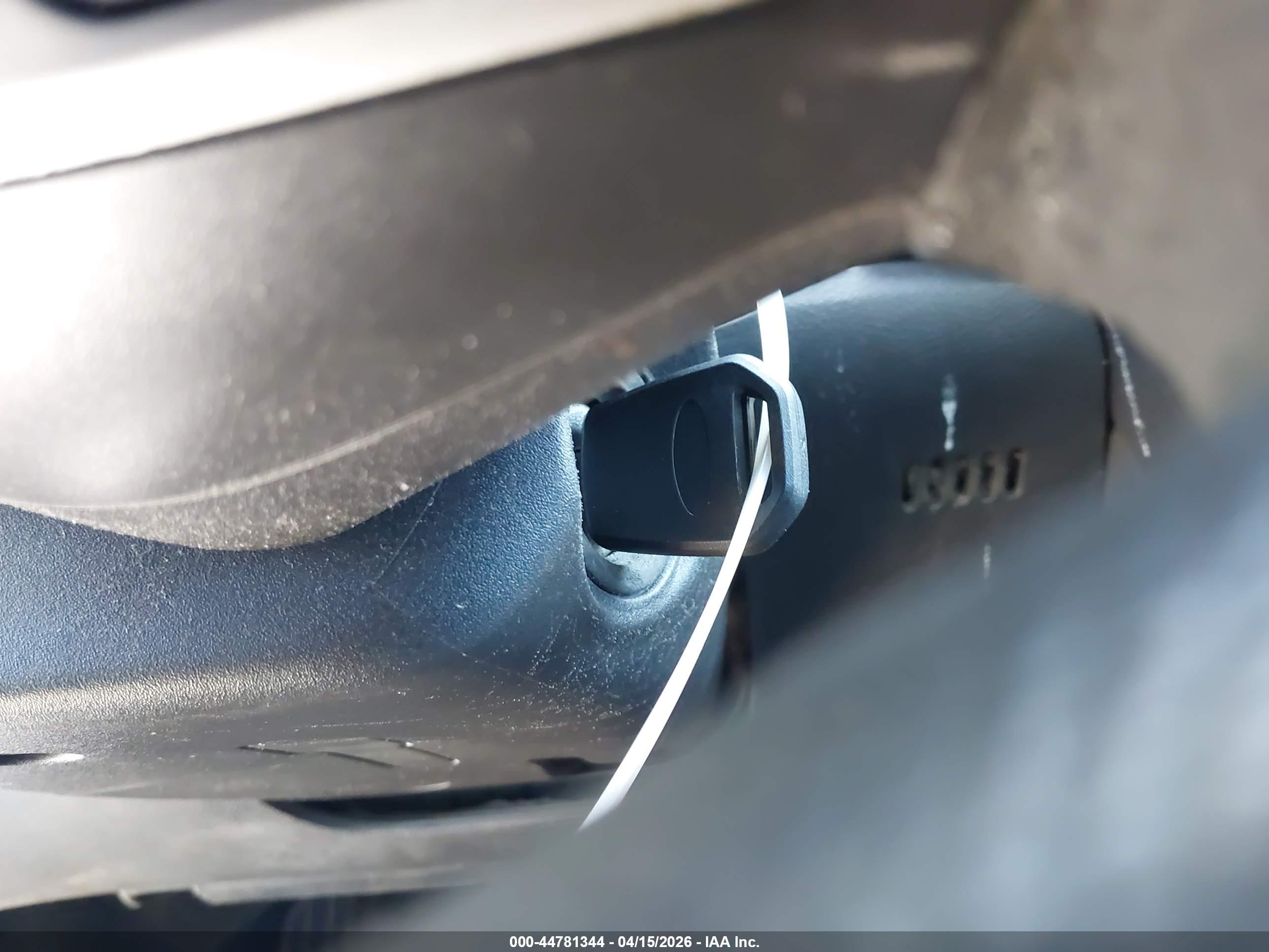 FORD FUSION image 11