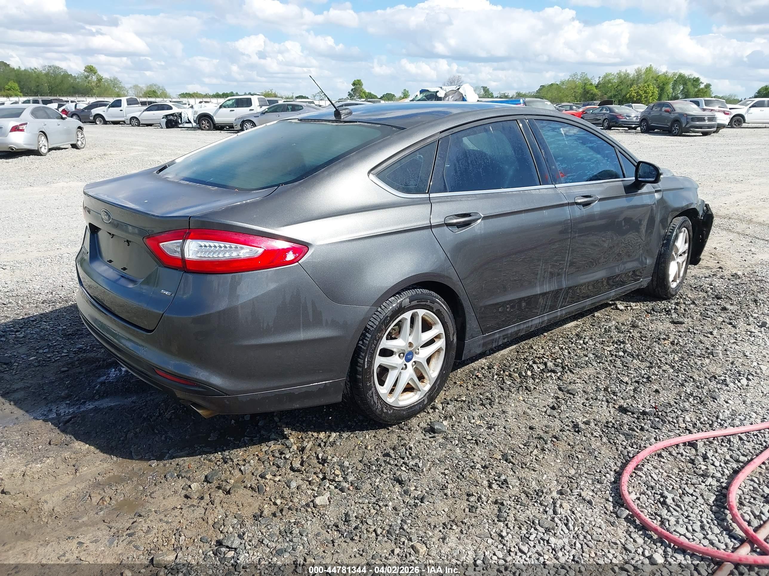 FORD FUSION image 4