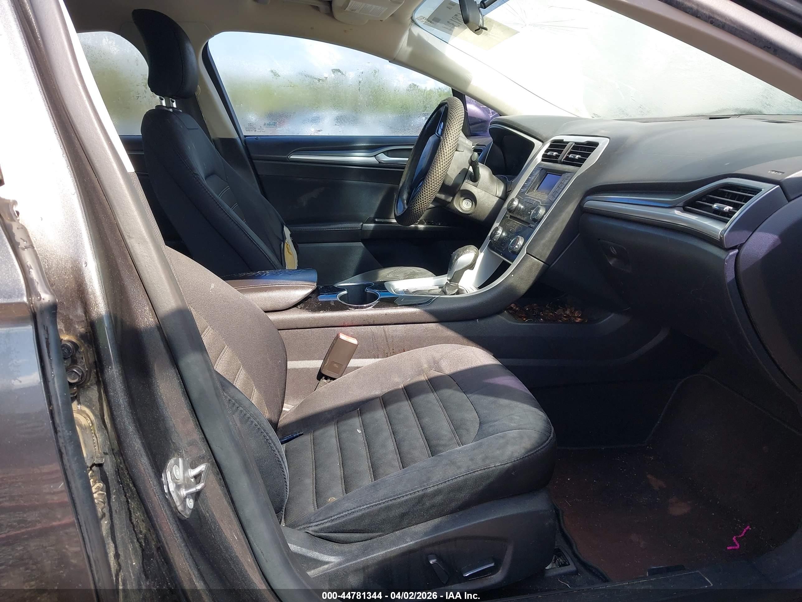 FORD FUSION image 5
