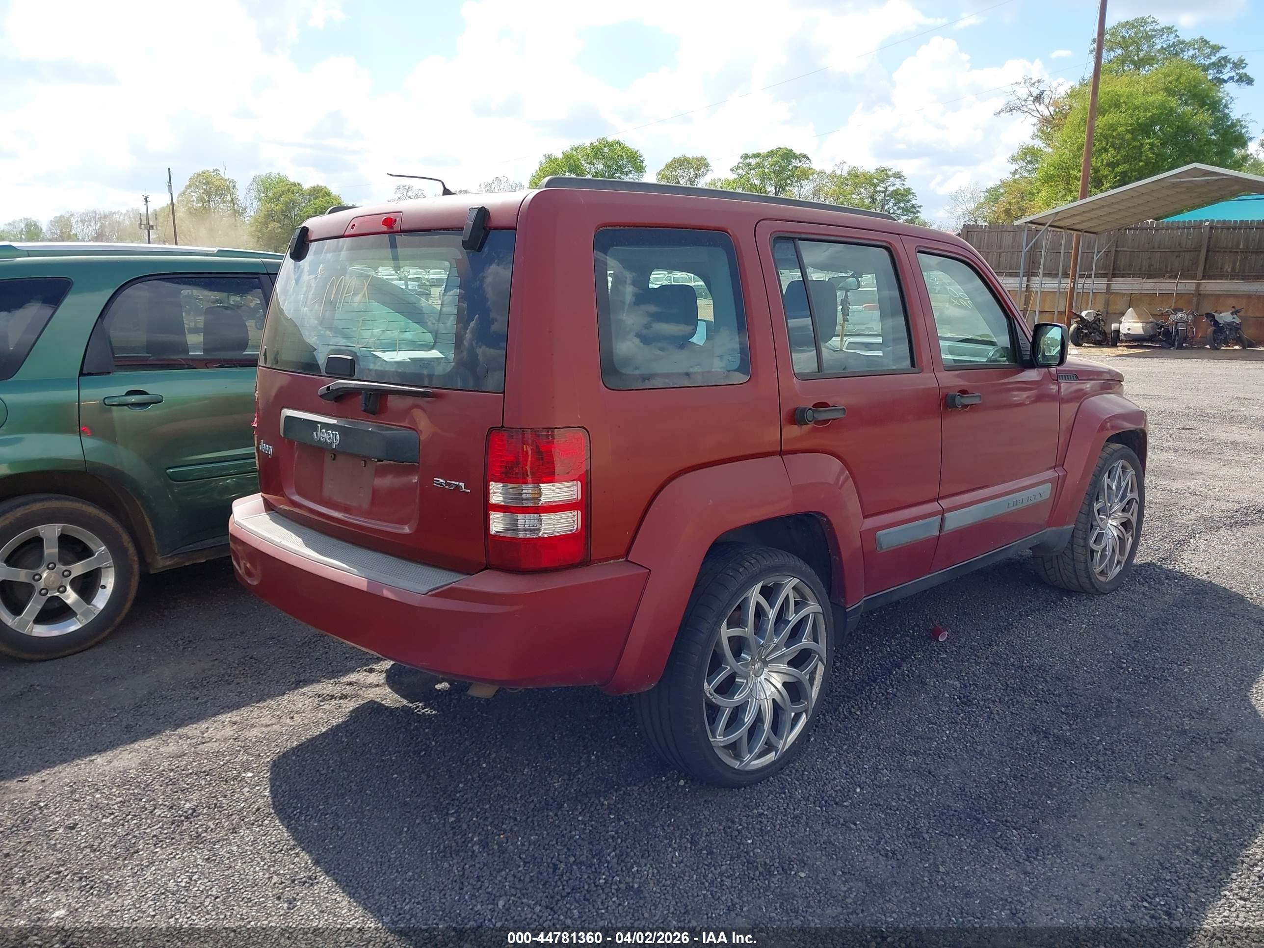 JEEP LIBERTY image 4