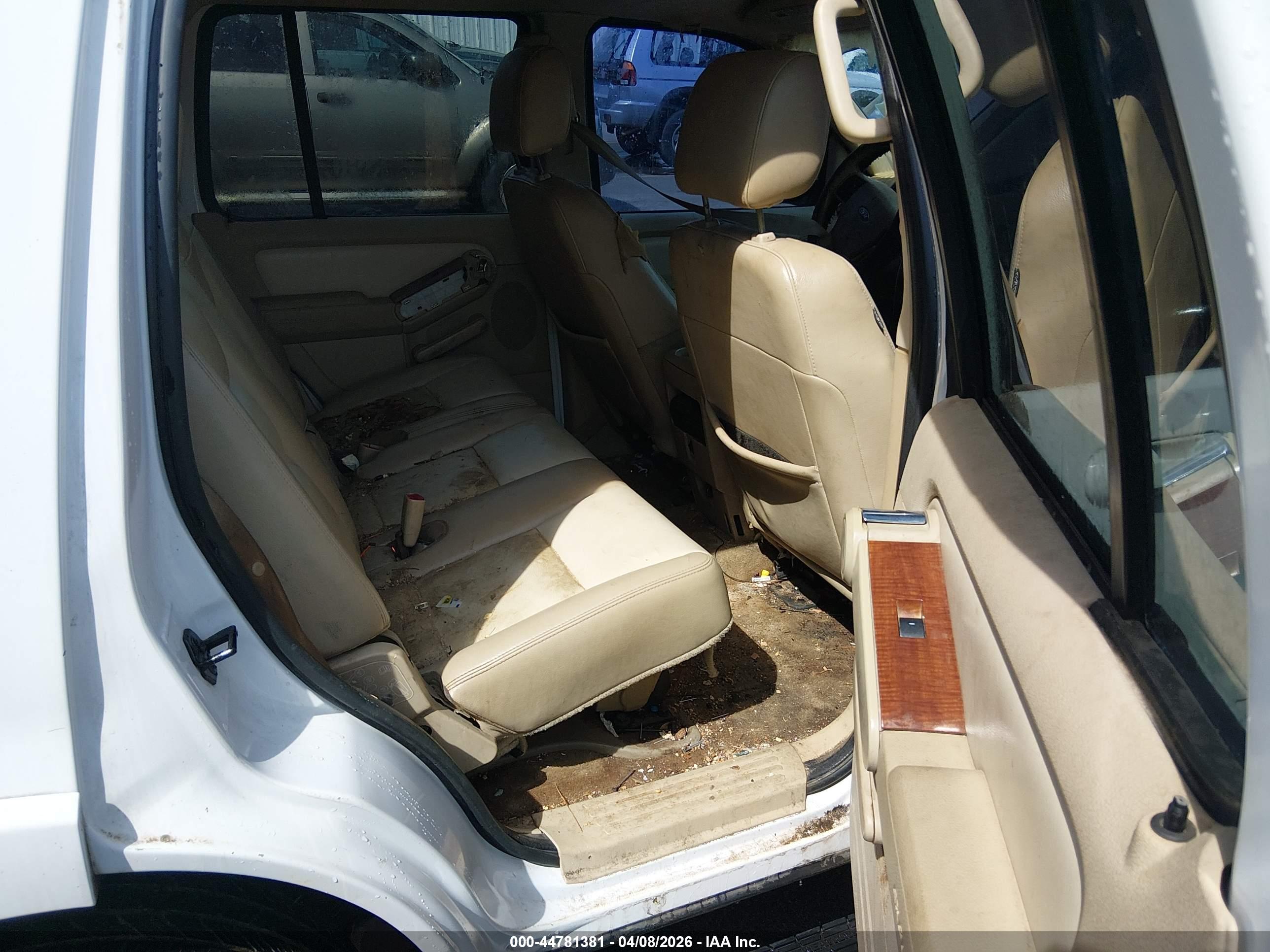FORD EXPLORER image 8