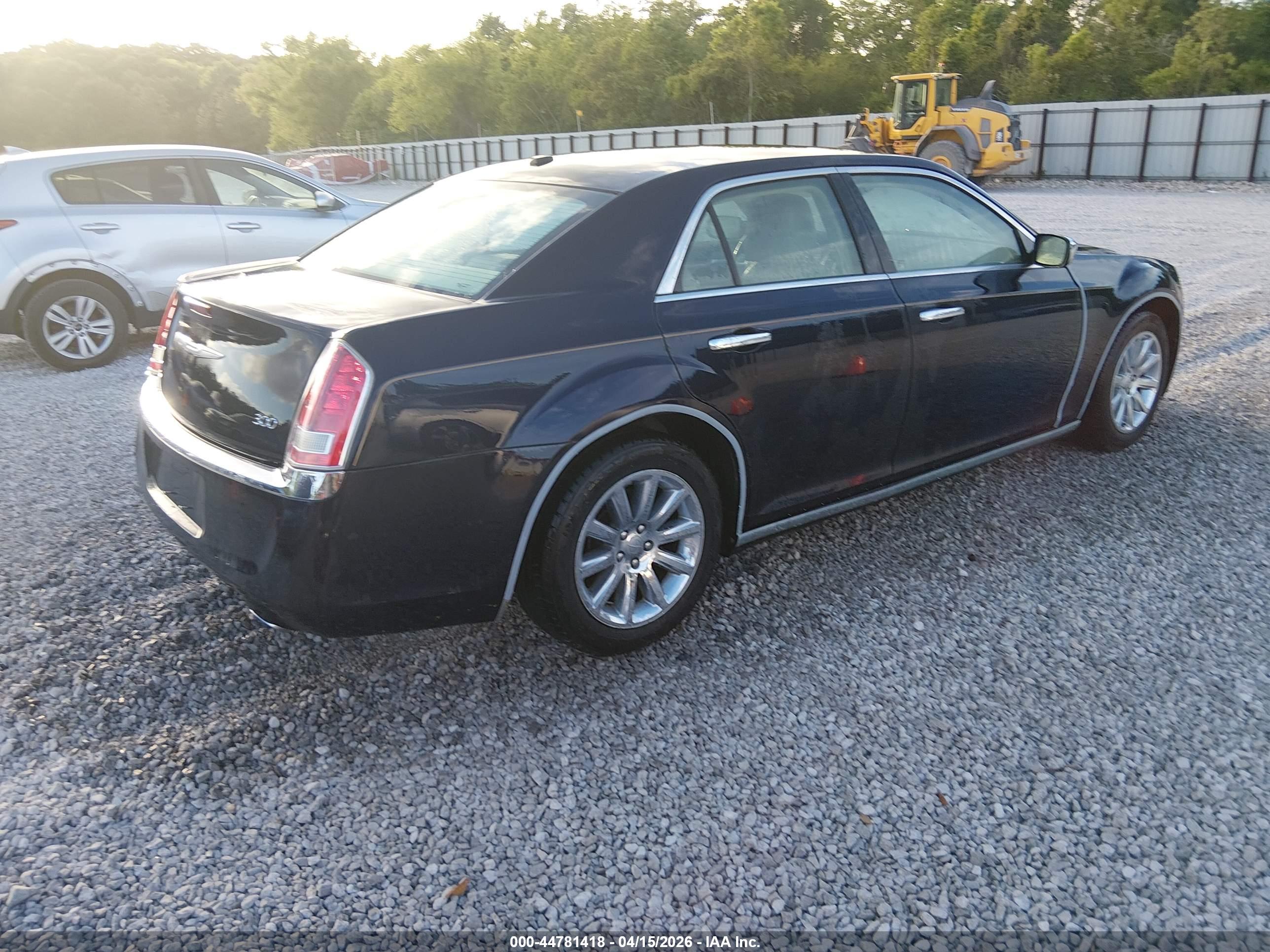 CHRYSLER 300 image 4