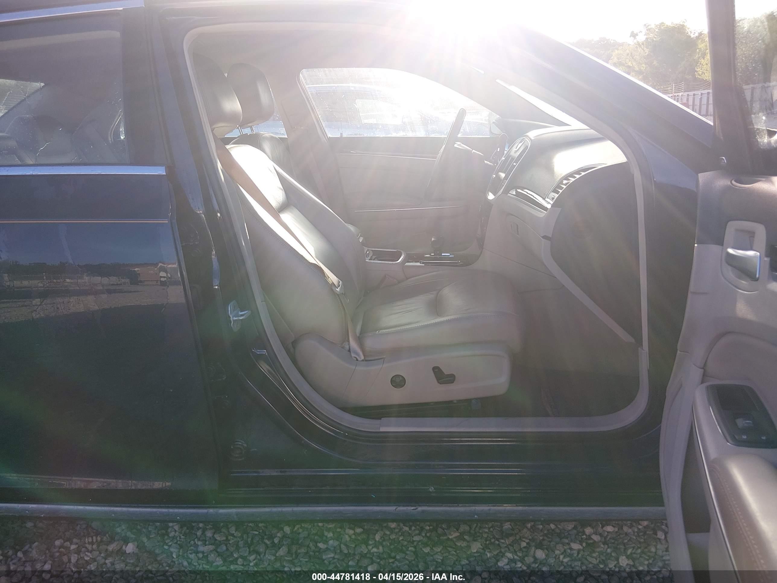 CHRYSLER 300 image 5