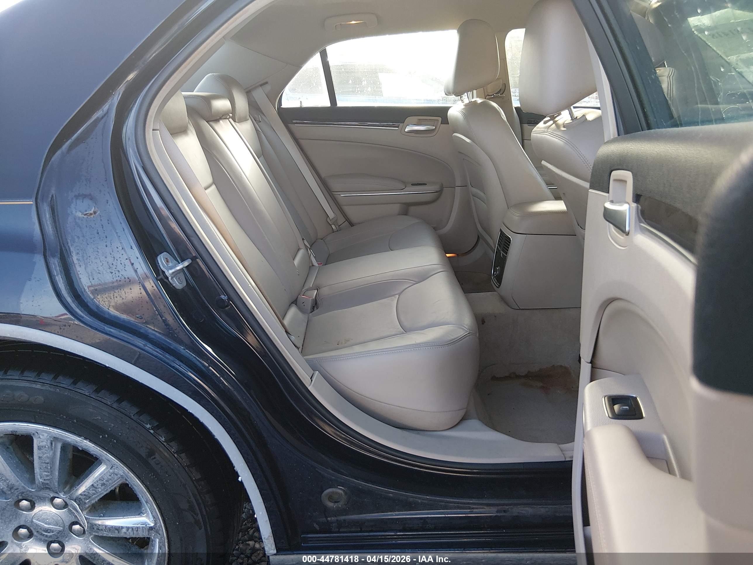 CHRYSLER 300 image 8