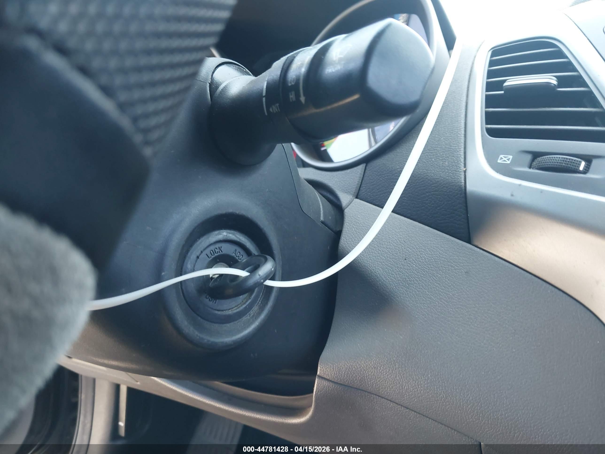 HYUNDAI ELANTRA image 11