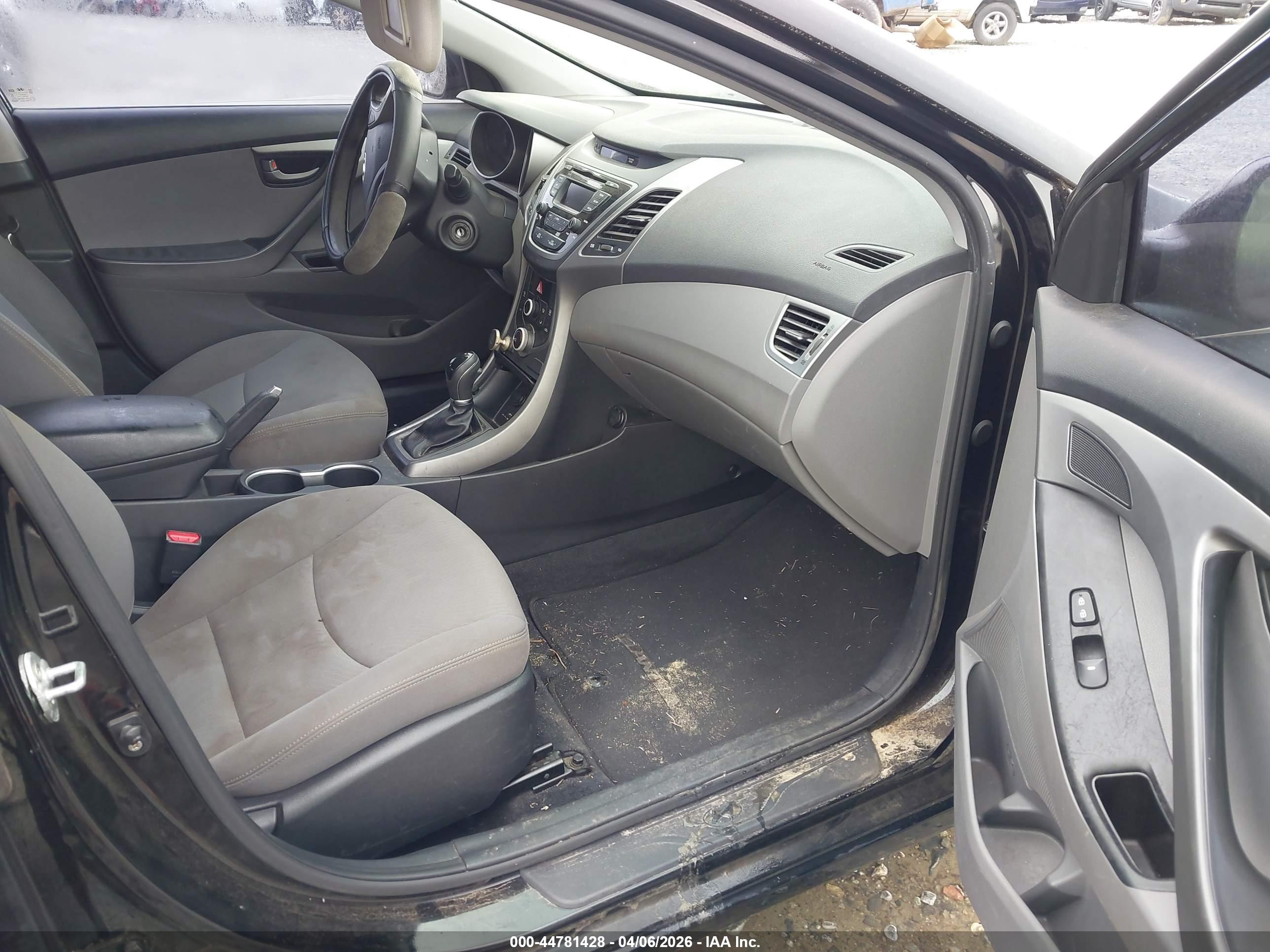 HYUNDAI ELANTRA image 5