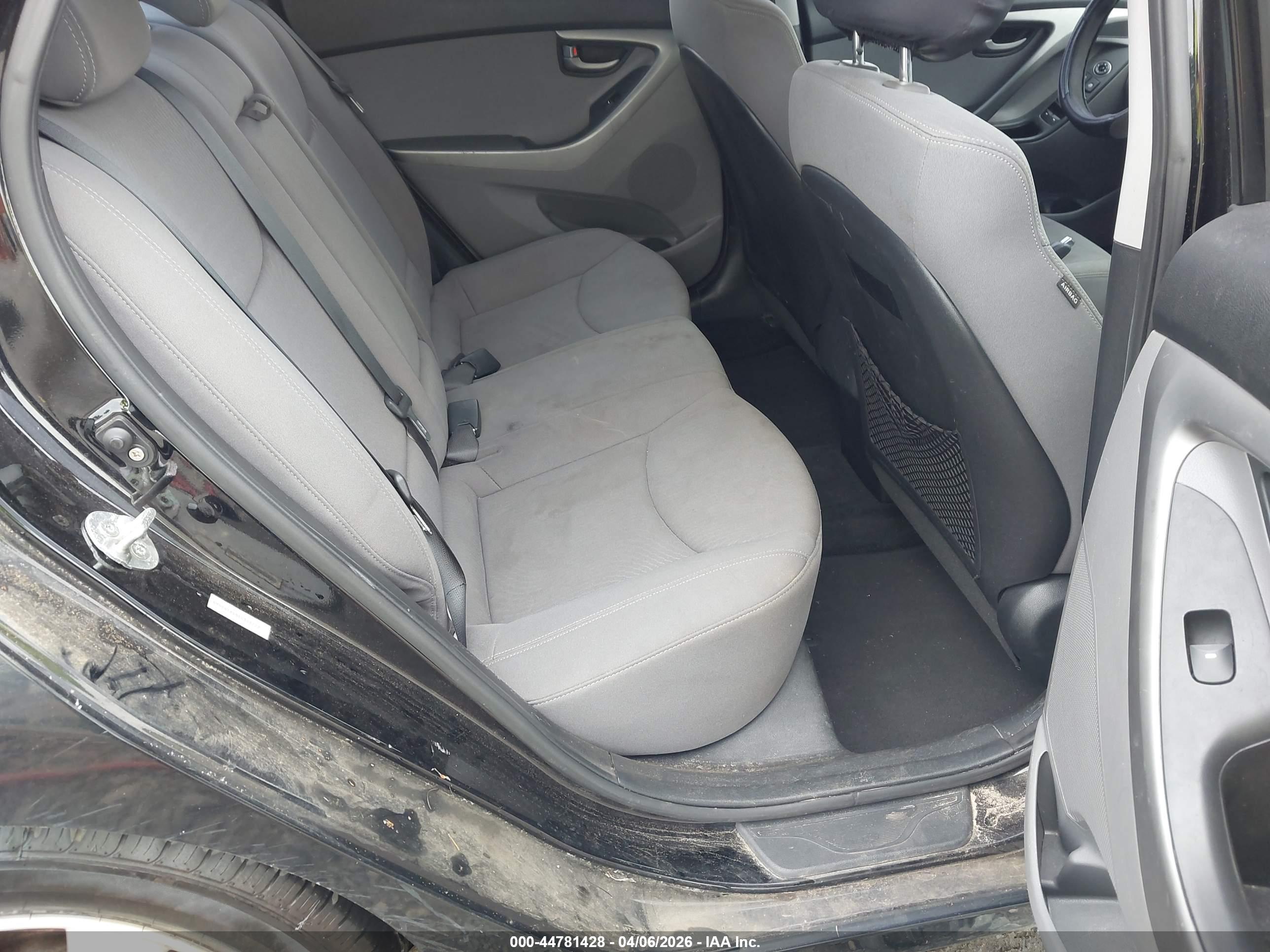 HYUNDAI ELANTRA image 8
