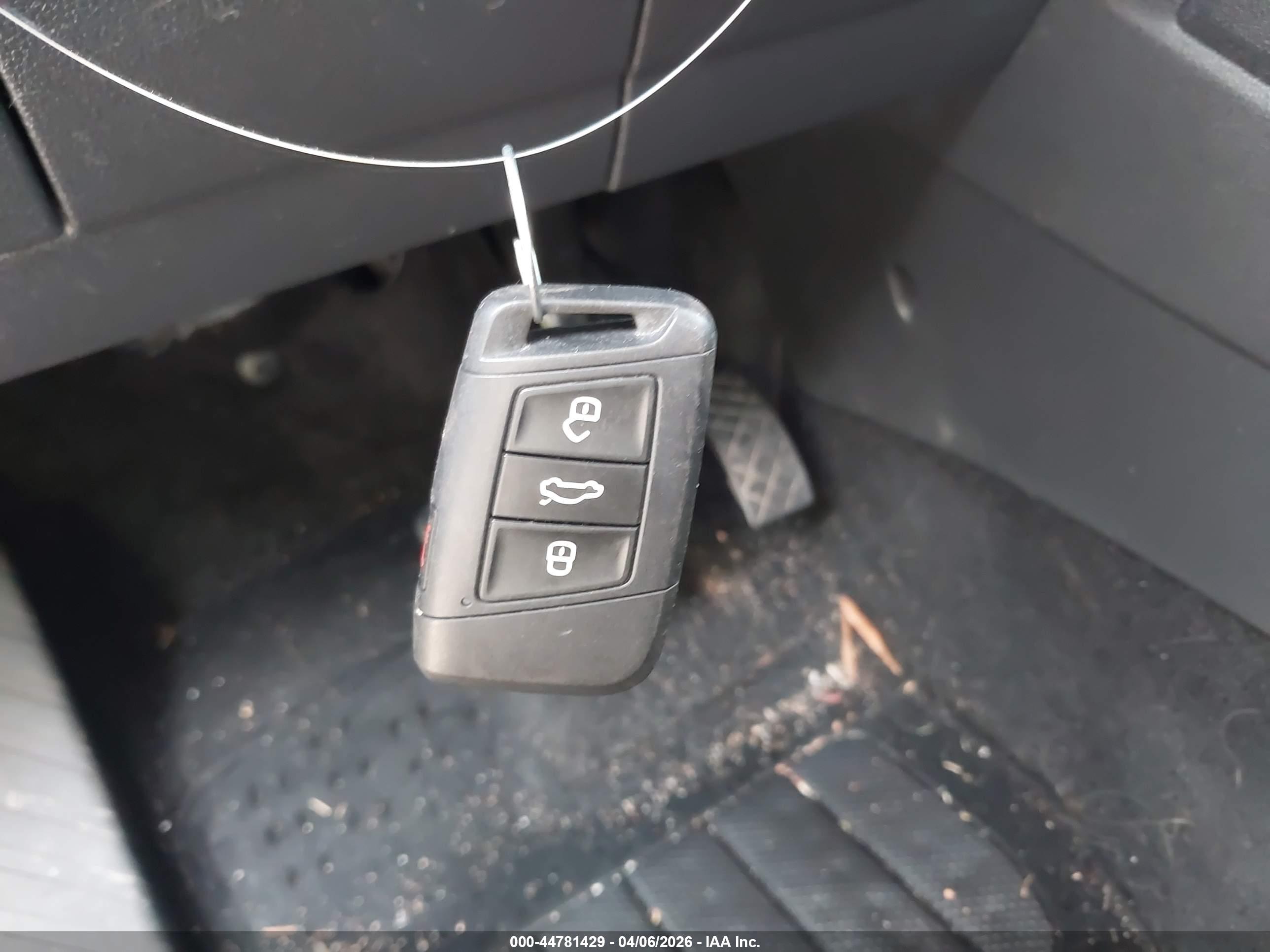 VOLKSWAGEN TAOS image 11