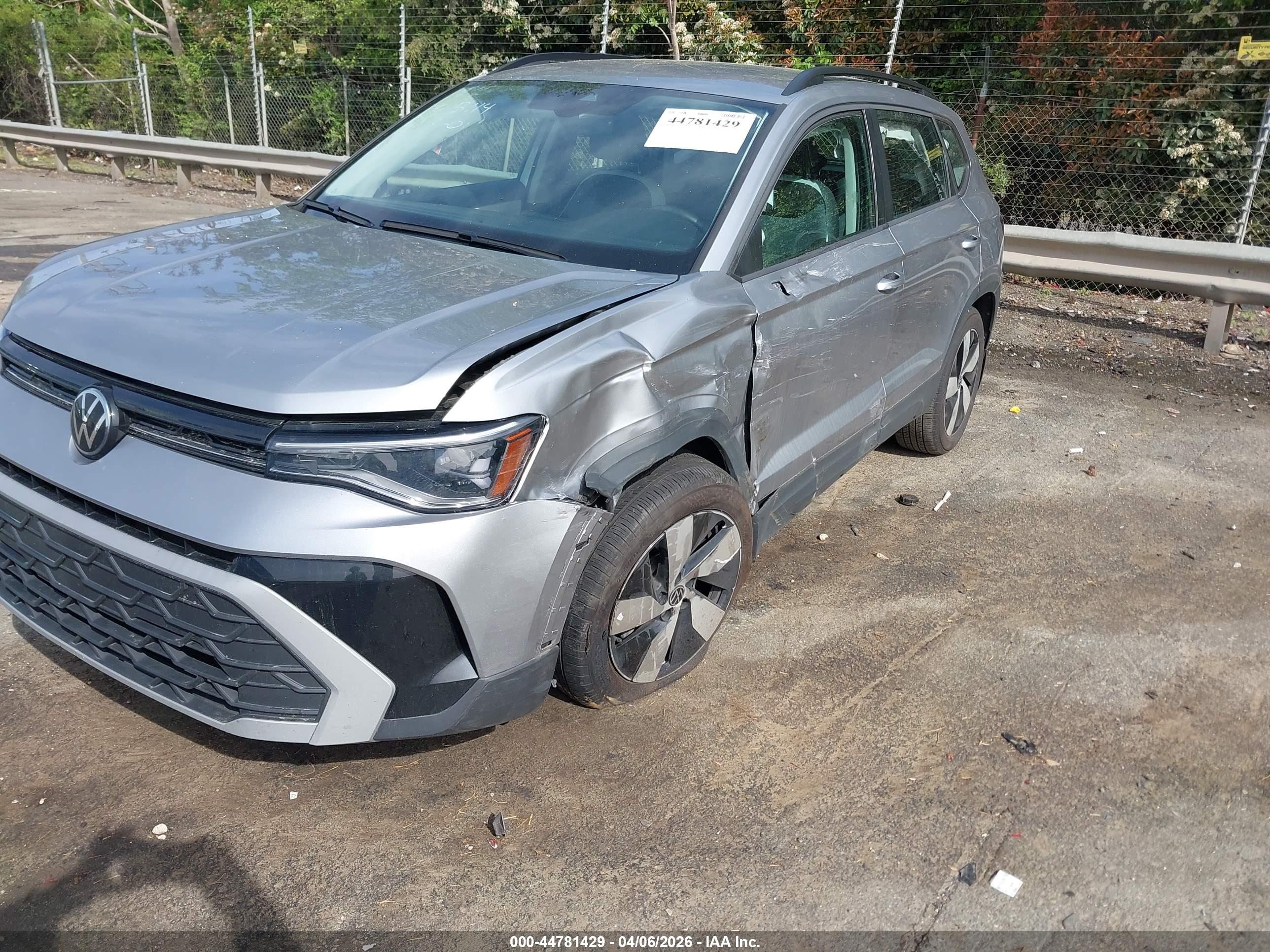 VOLKSWAGEN TAOS image 2