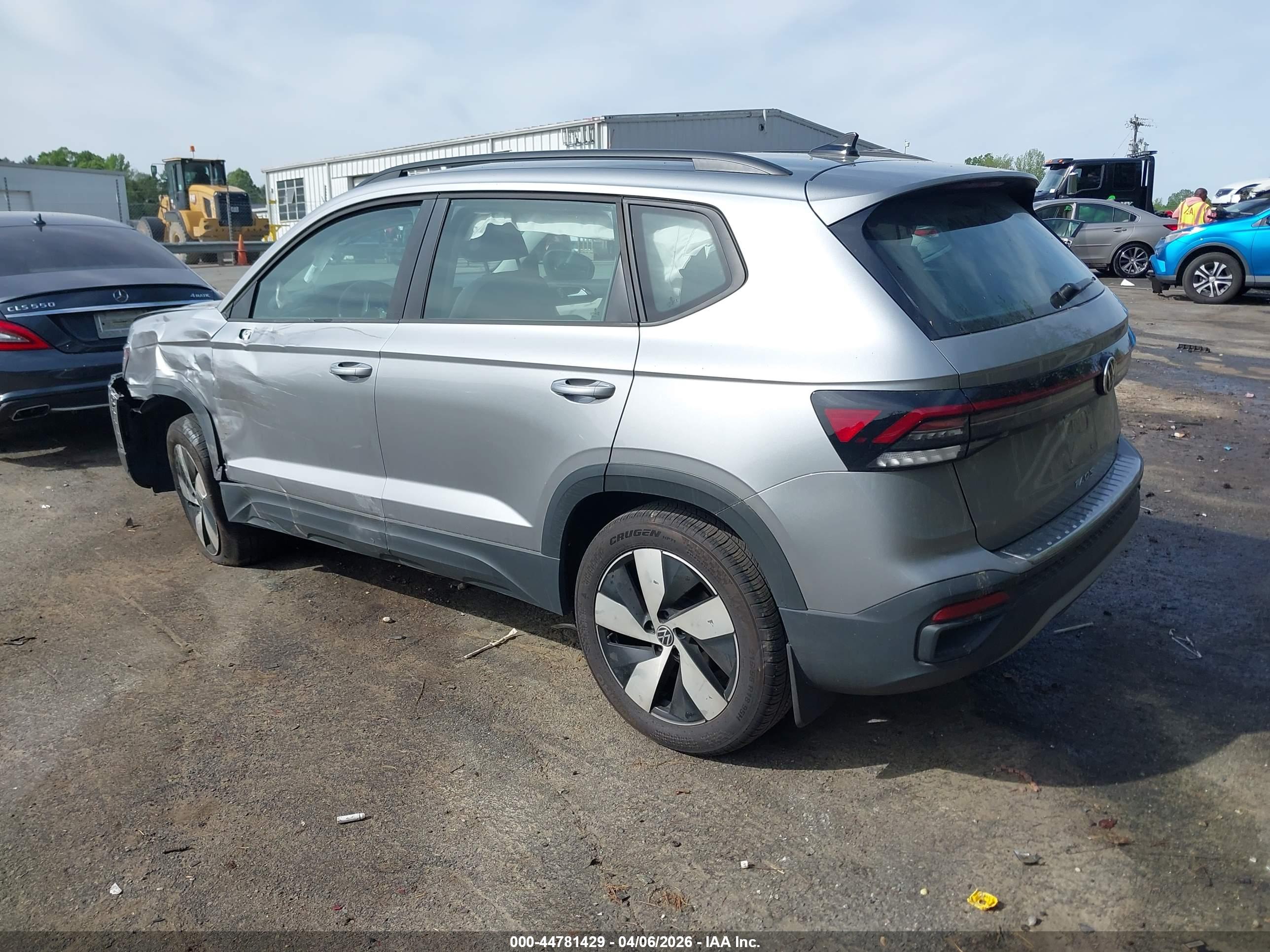 VOLKSWAGEN TAOS image 3