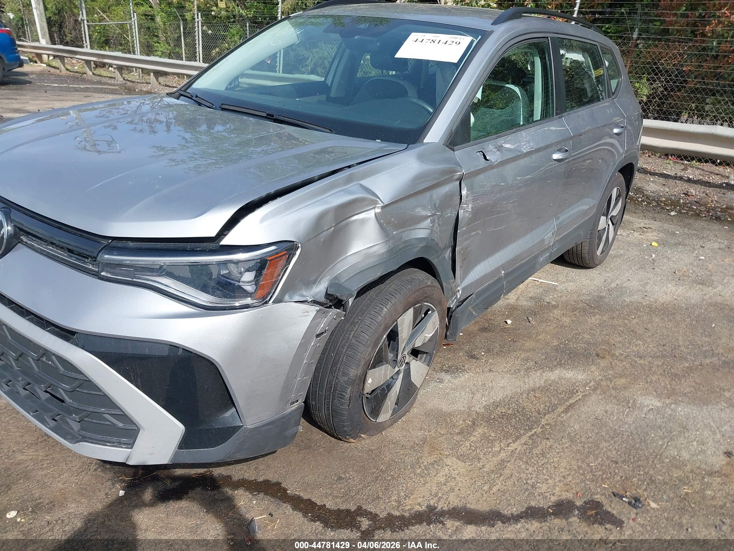 VOLKSWAGEN TAOS image 6