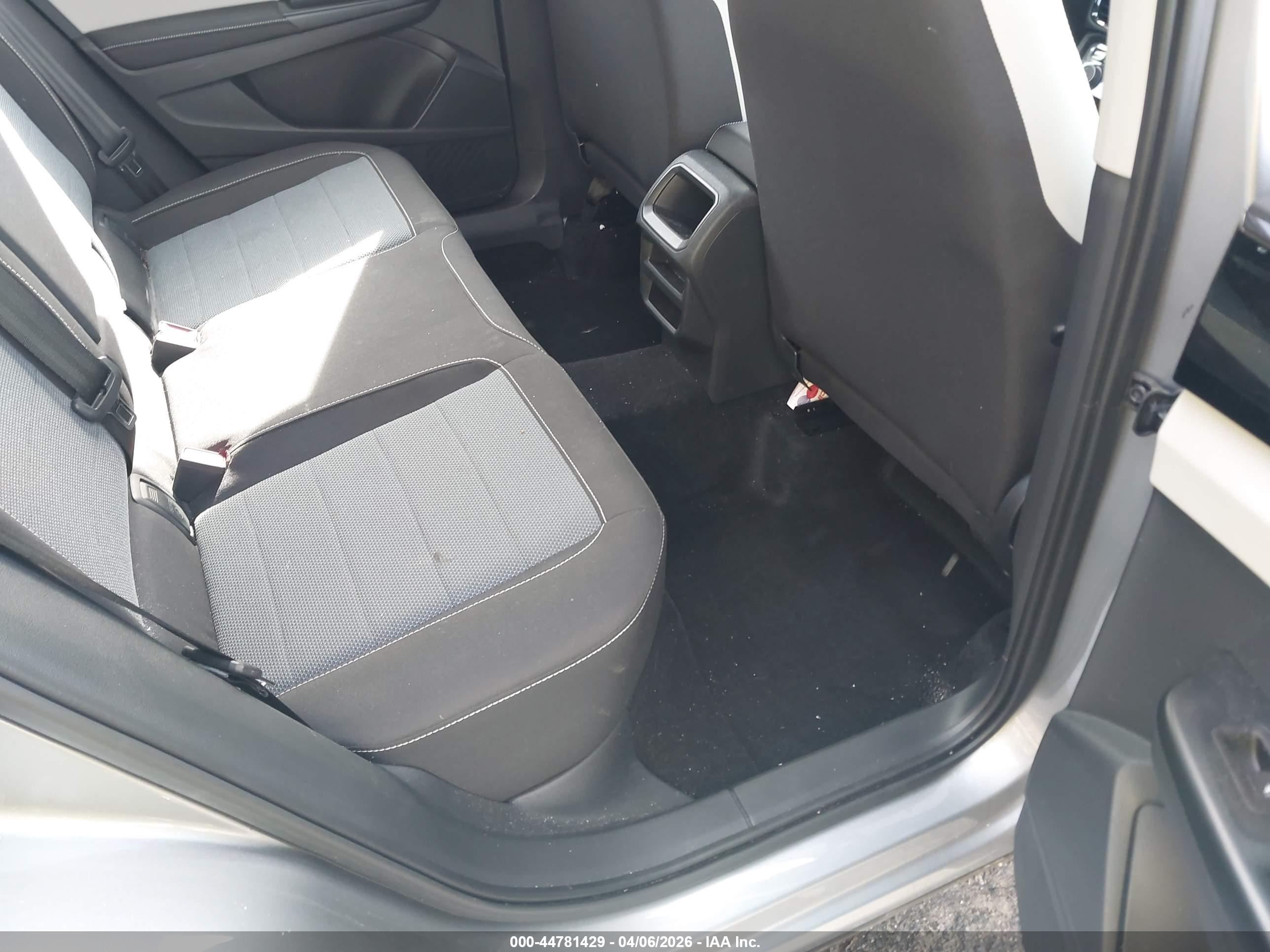 VOLKSWAGEN TAOS image 8
