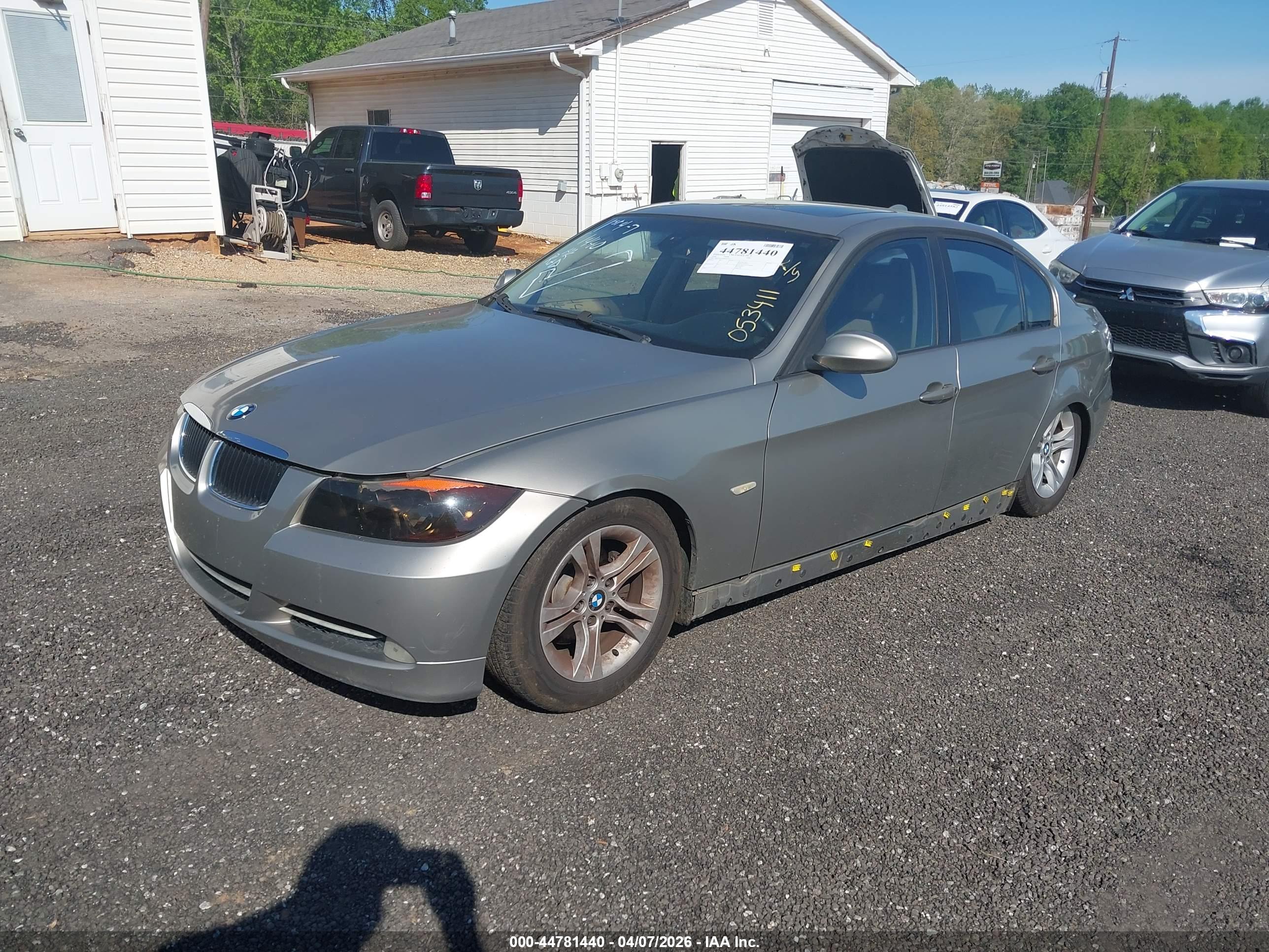 BMW 328I image 2
