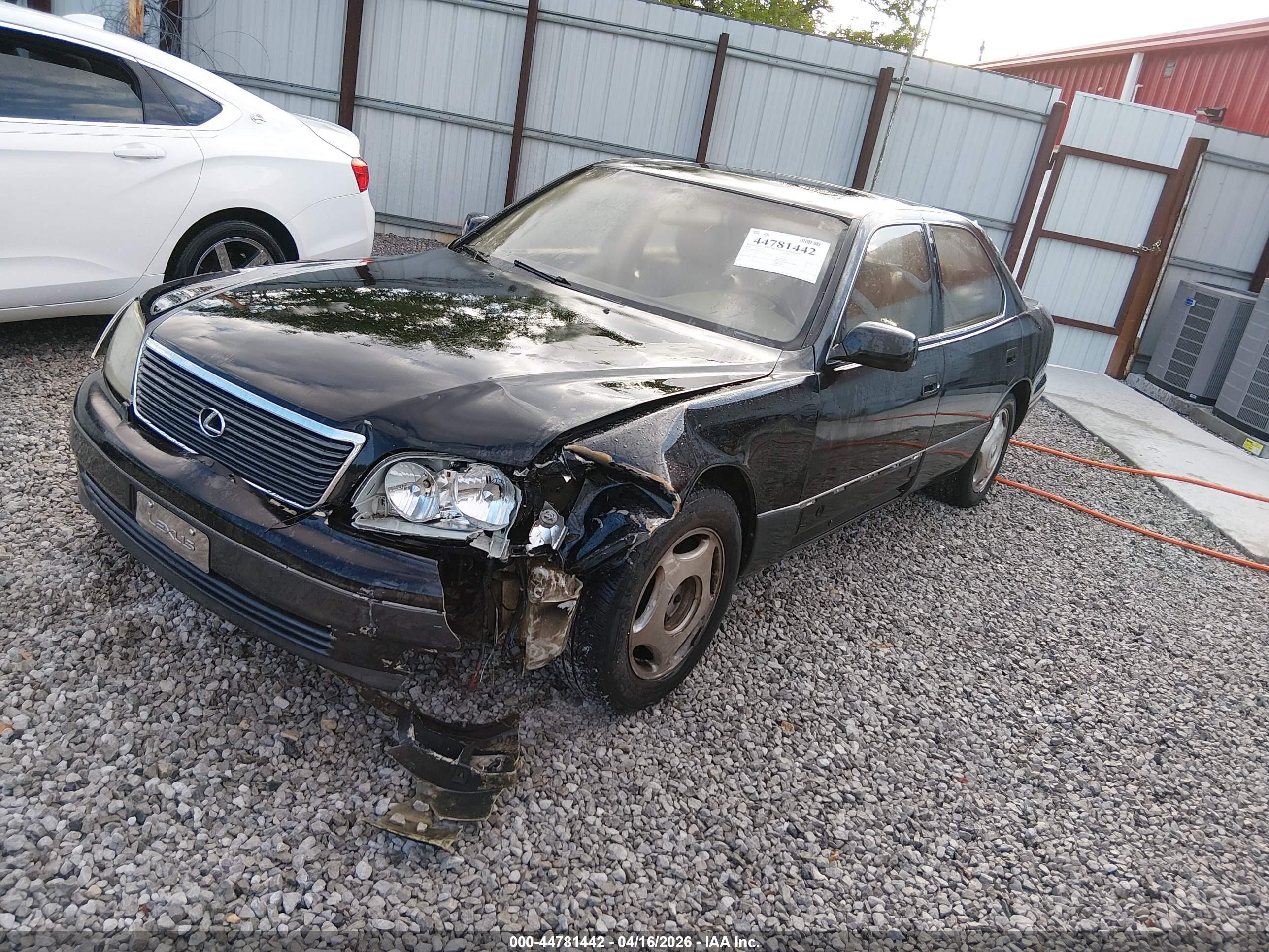 LEXUS LS image 2