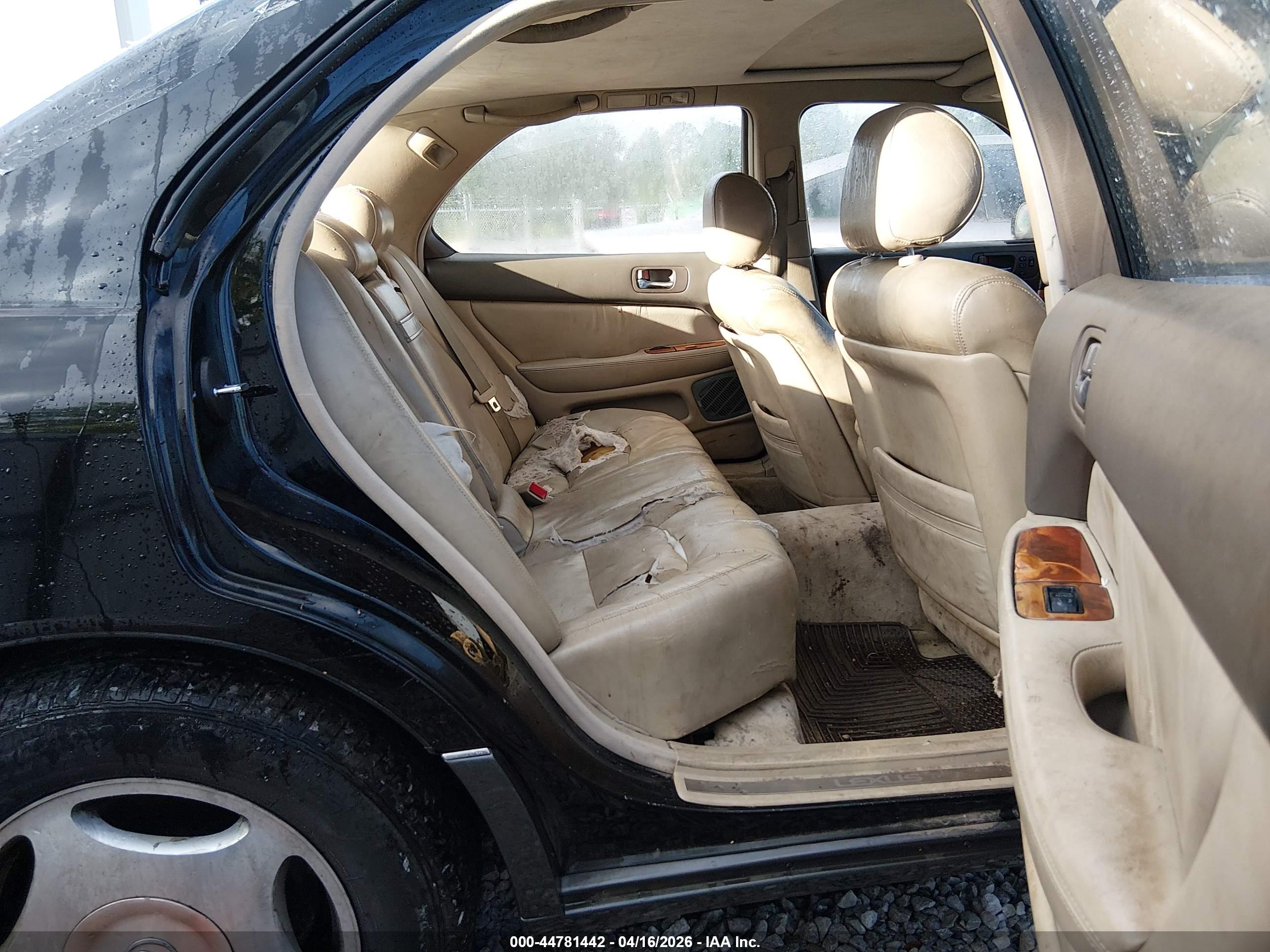 LEXUS LS image 8