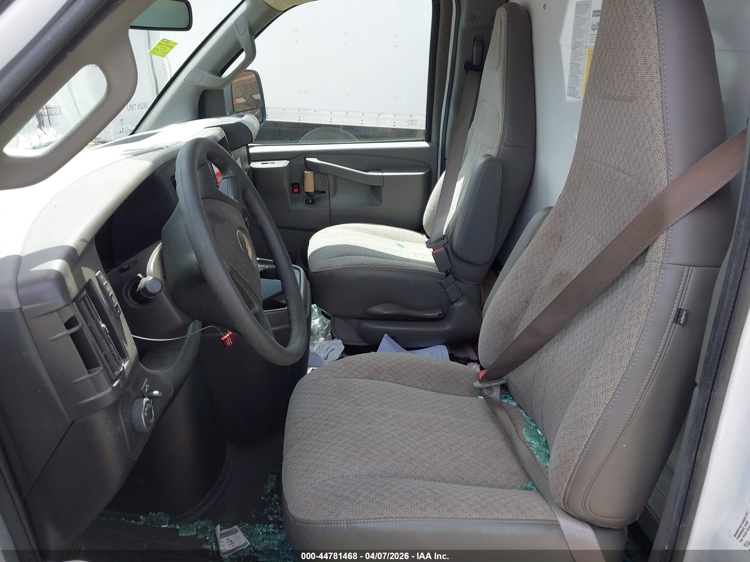 CHEVROLET EXPRESS image 8