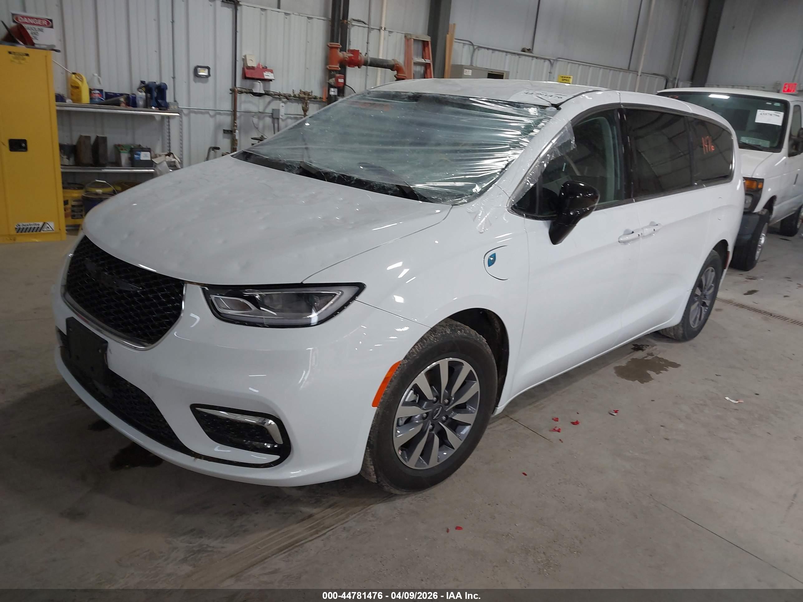 CHRYSLER PACIFICA image 2