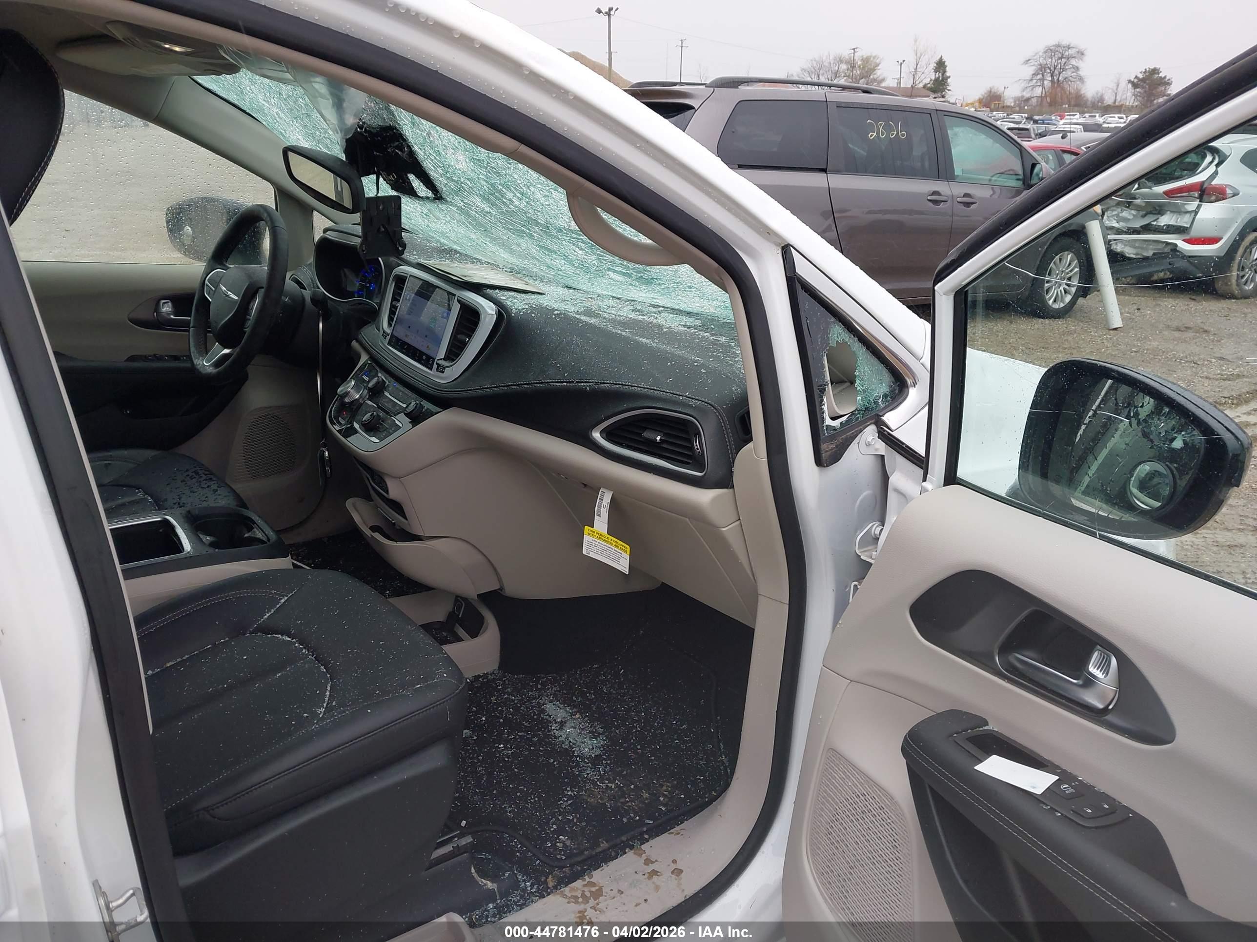 CHRYSLER PACIFICA image 5