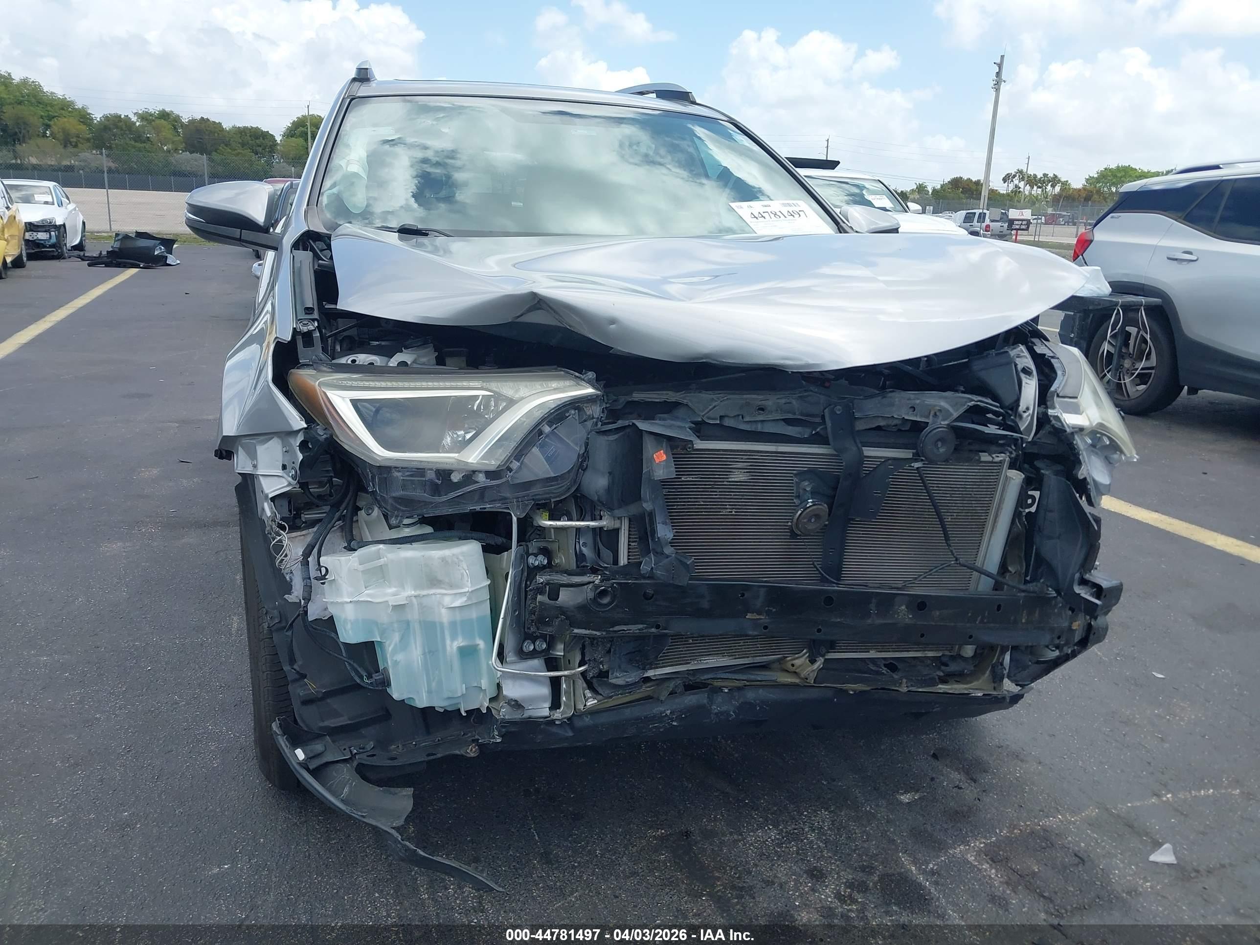TOYOTA RAV4 image 6