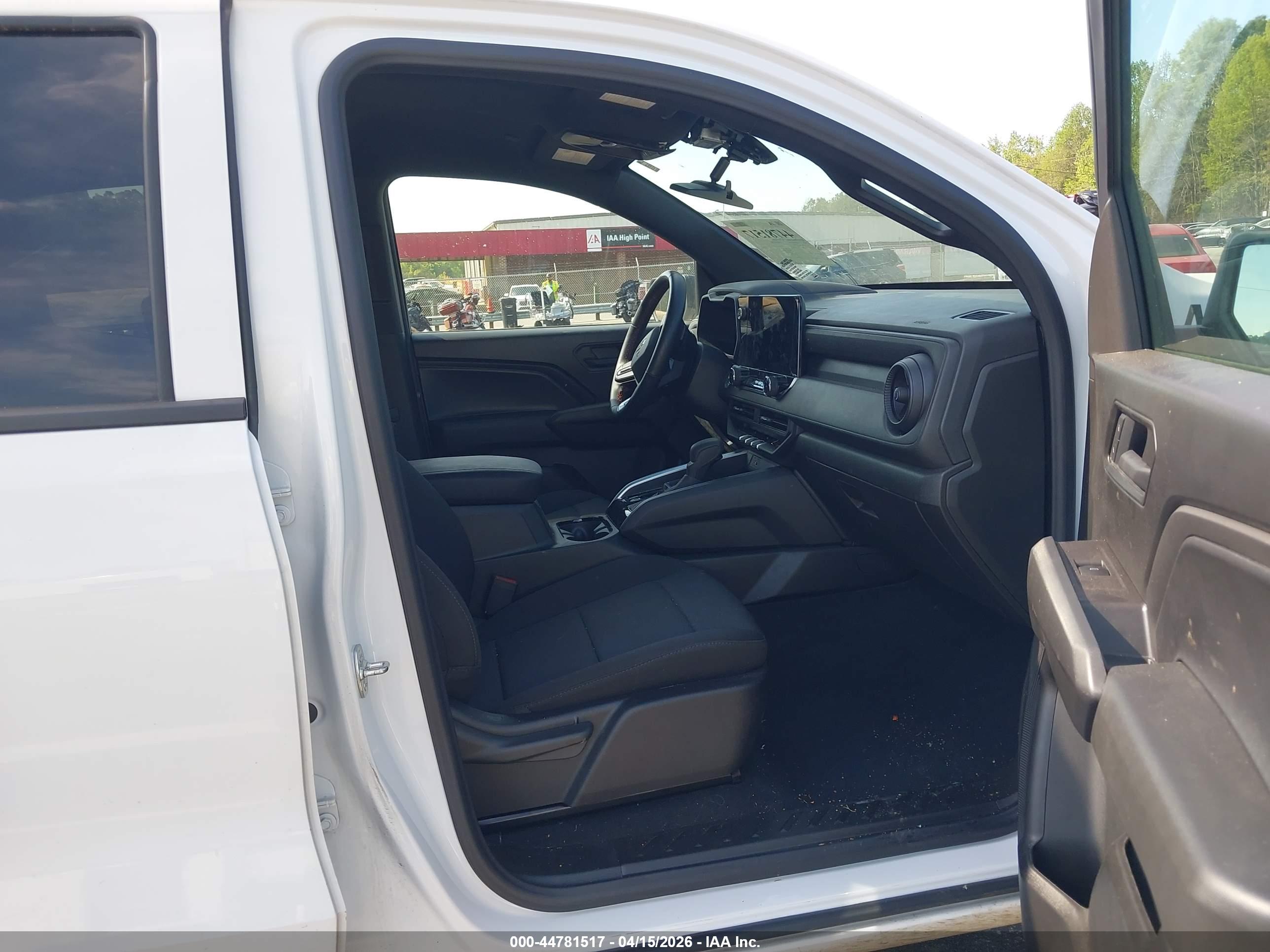 CHEVROLET COLORADO image 5