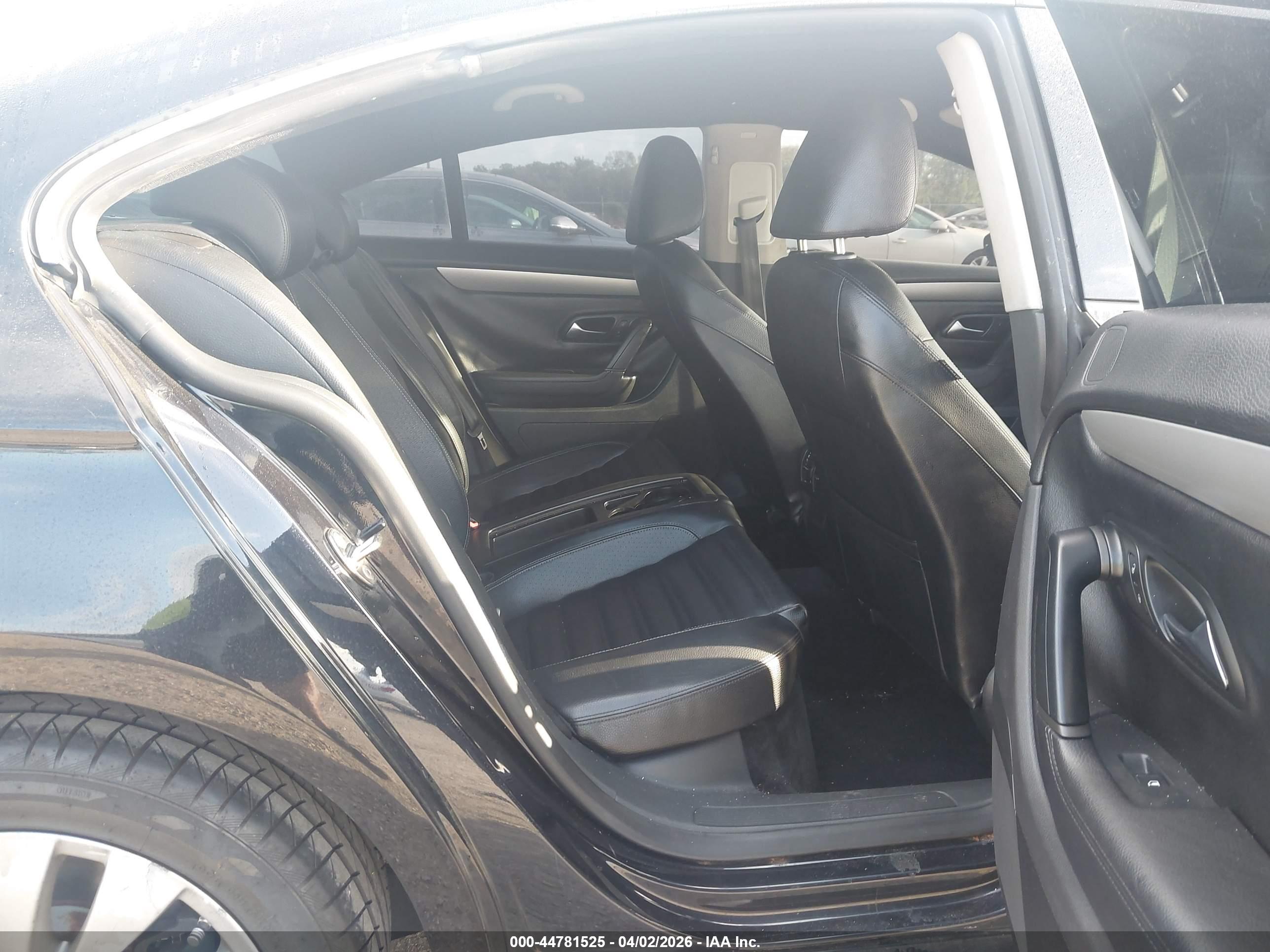 VOLKSWAGEN CC image 8