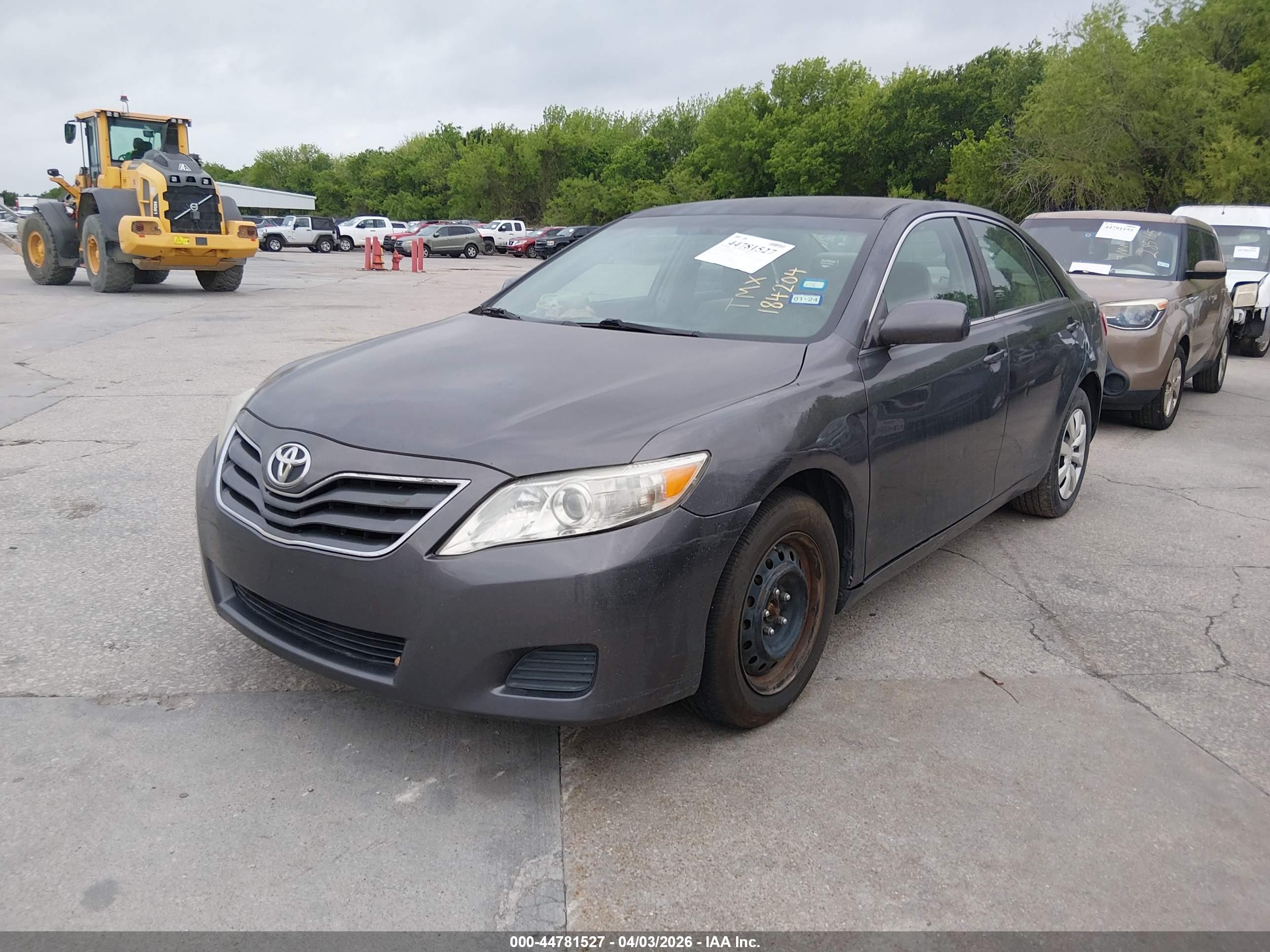 TOYOTA CAMRY image 2