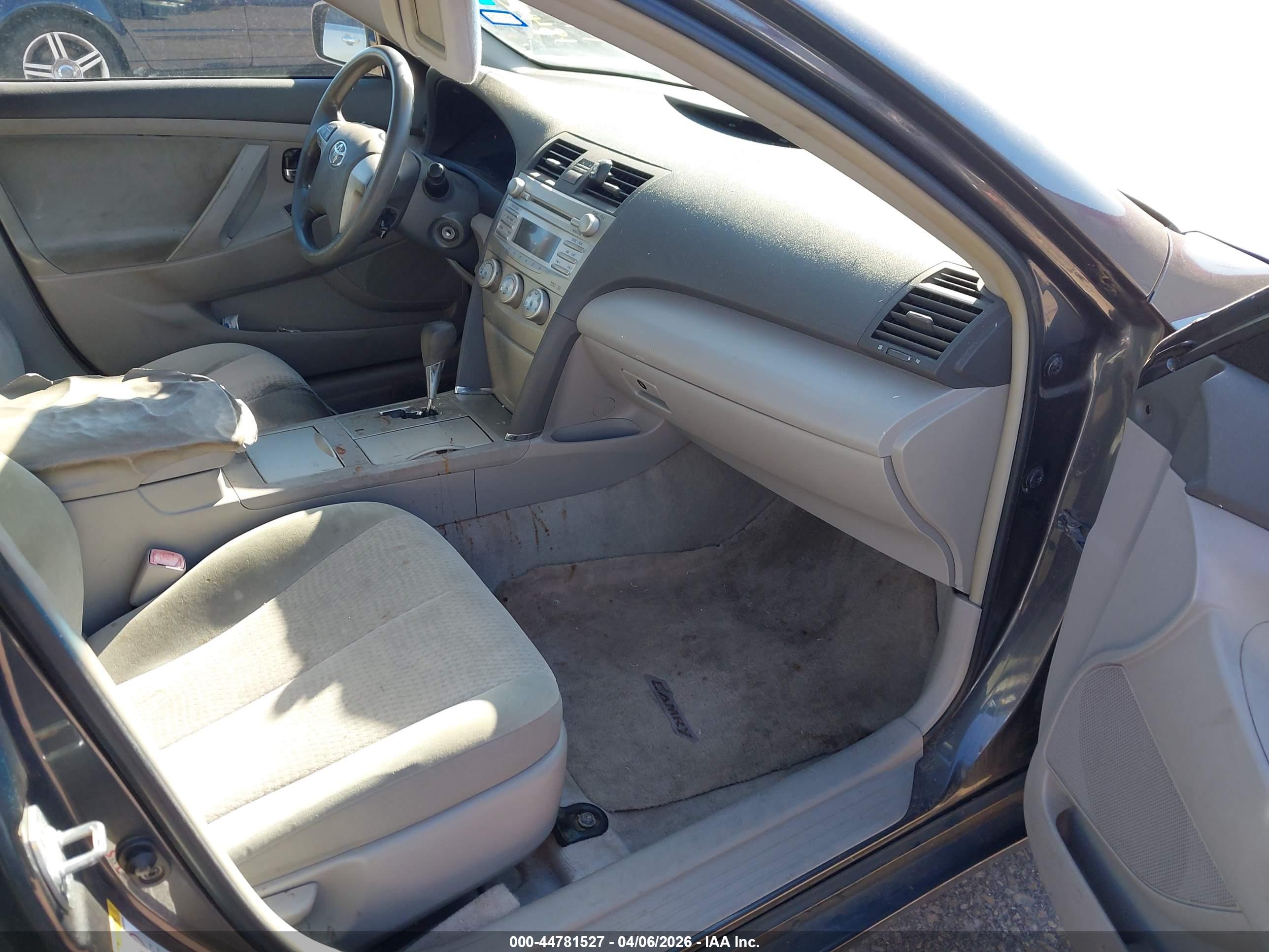 TOYOTA CAMRY image 5