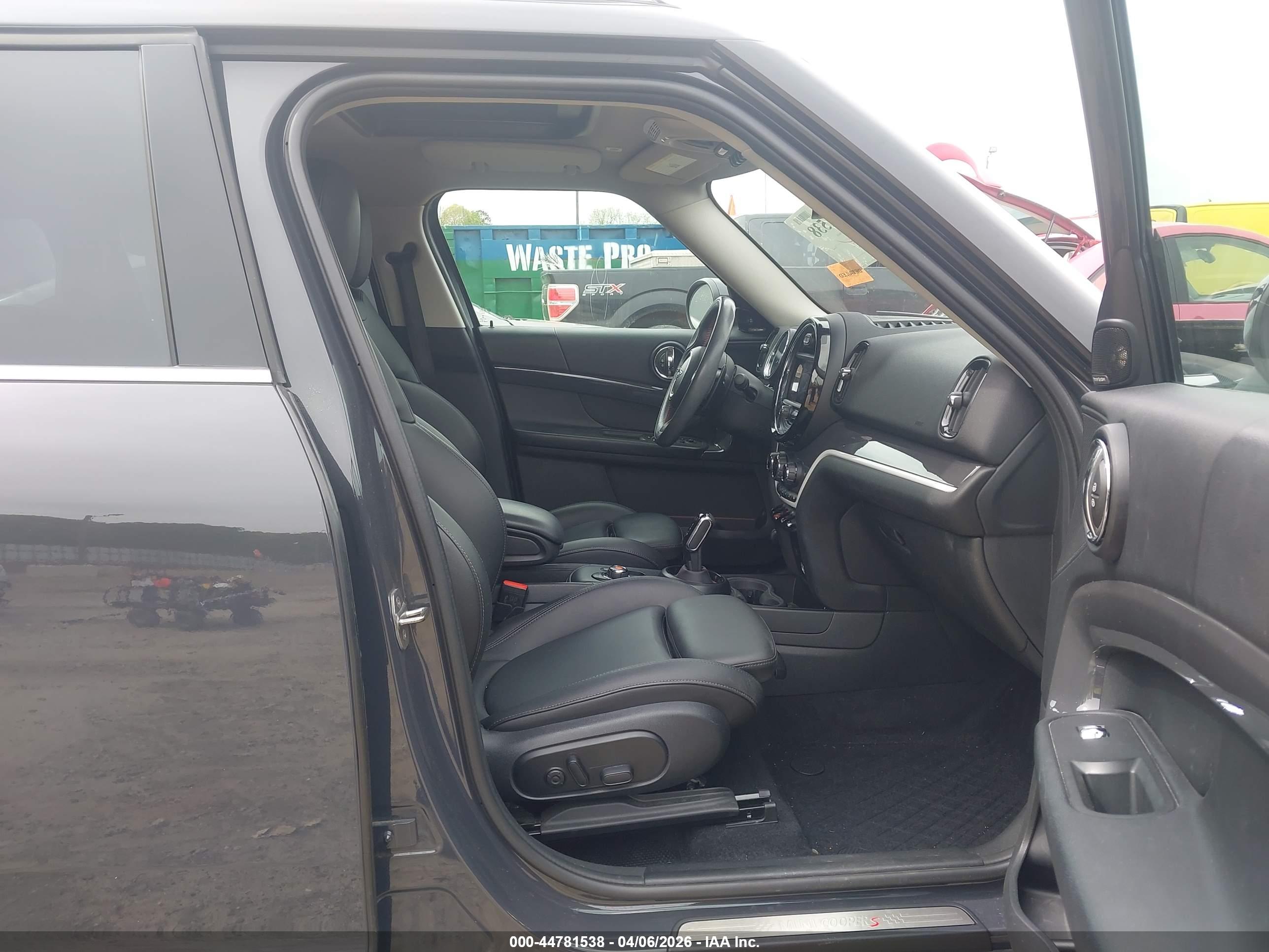 MINI COUNTRYMAN image 5