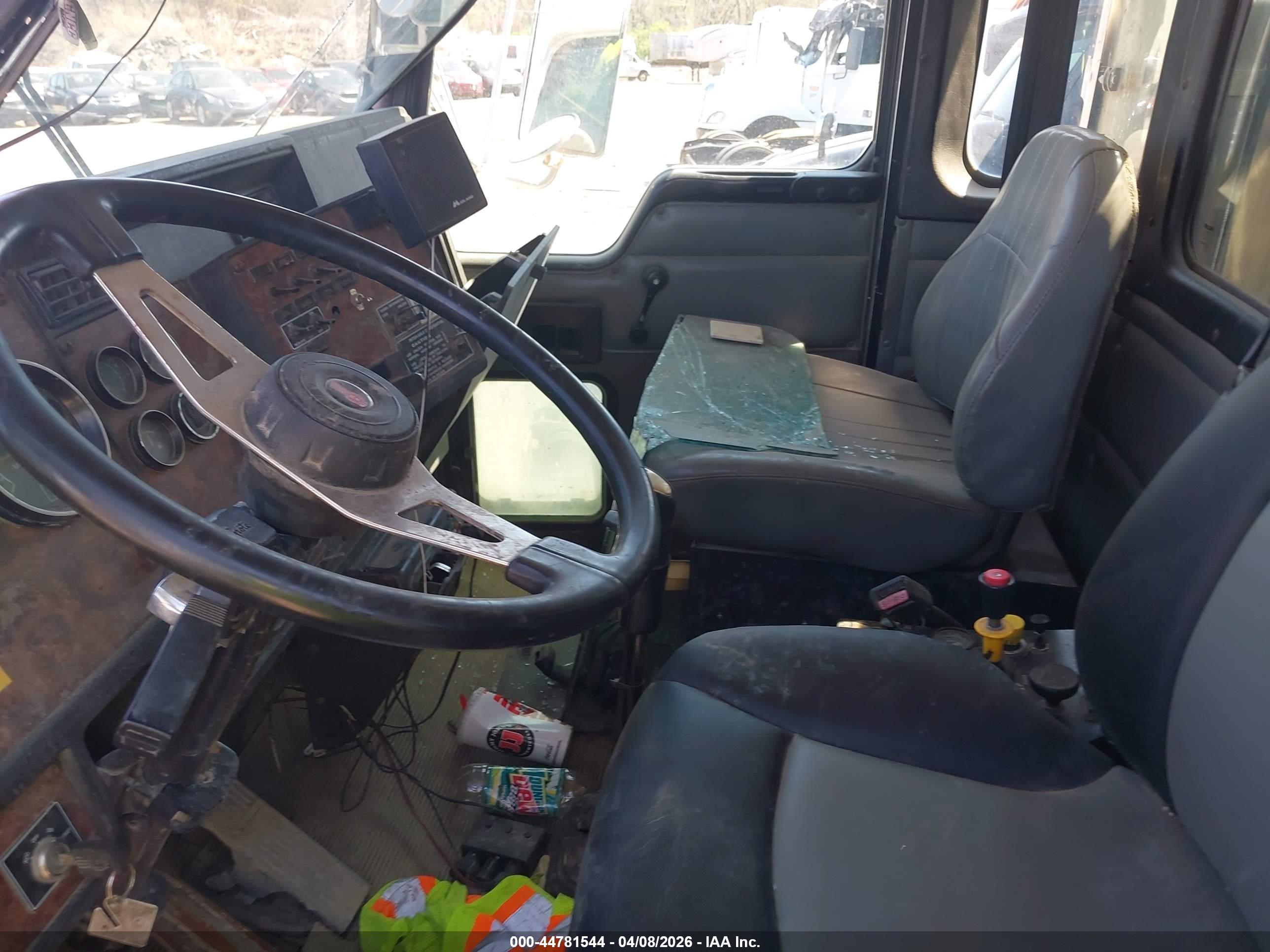 KENWORTH CONSTRUCTION image 7