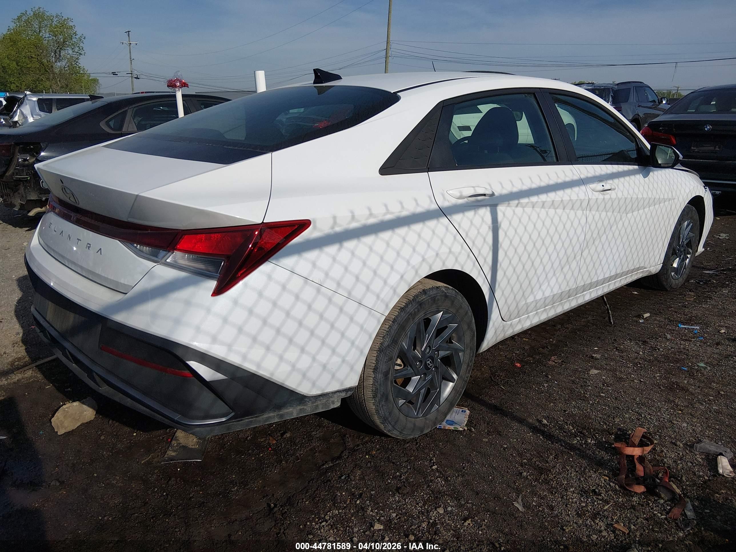 HYUNDAI ELANTRA image 4
