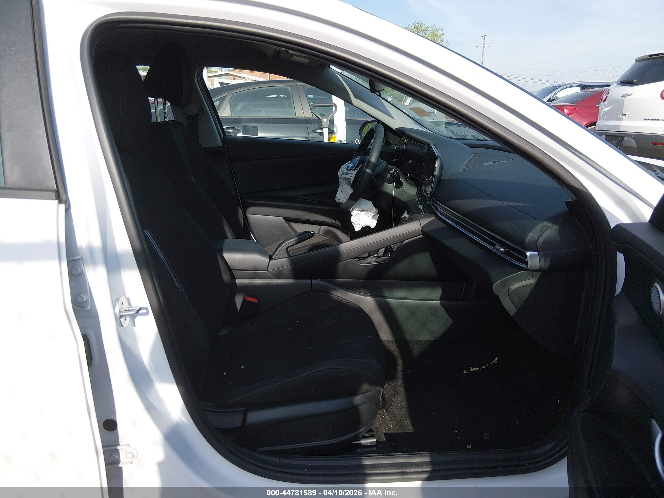 HYUNDAI ELANTRA image 5