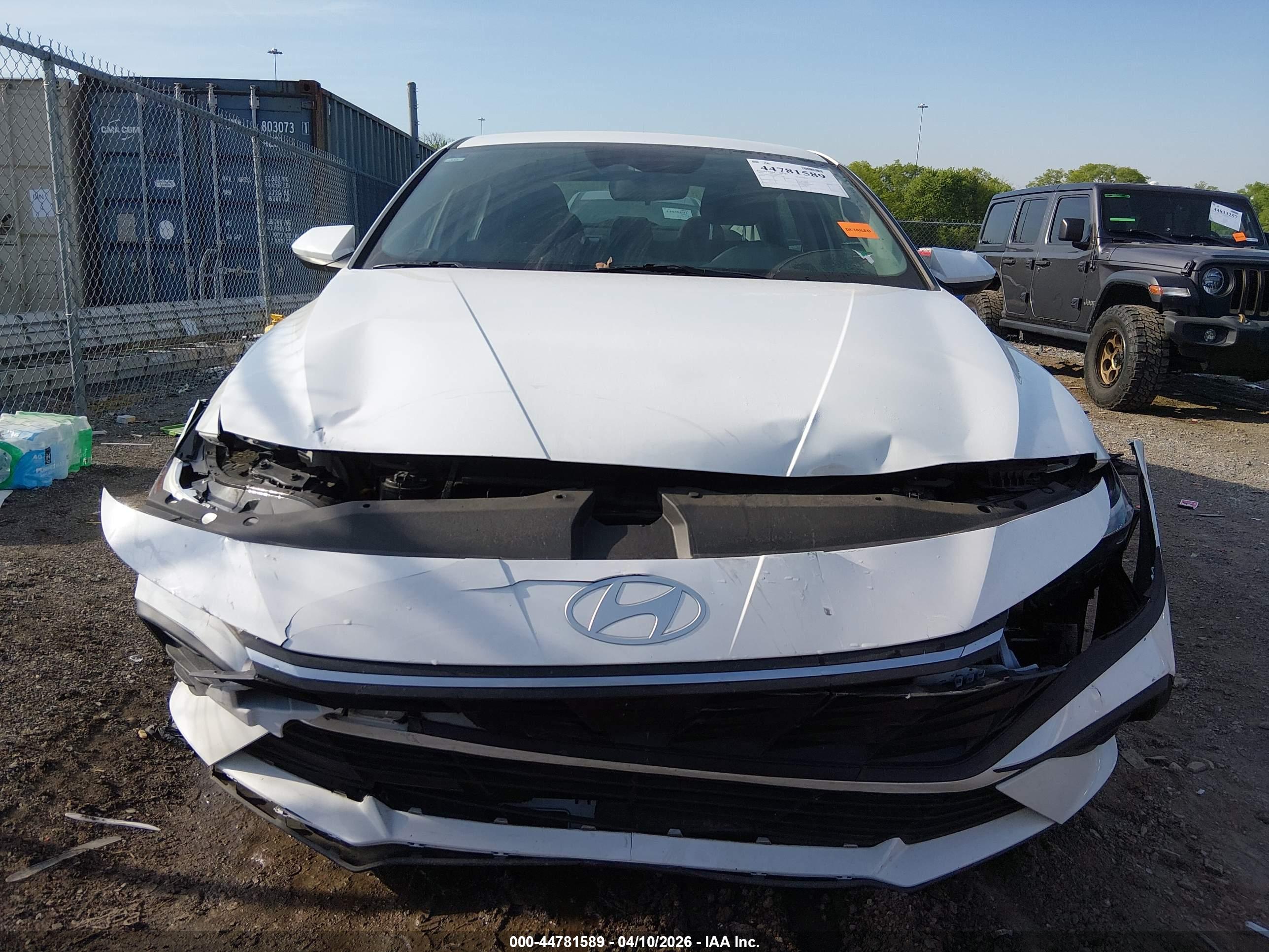 HYUNDAI ELANTRA image 6