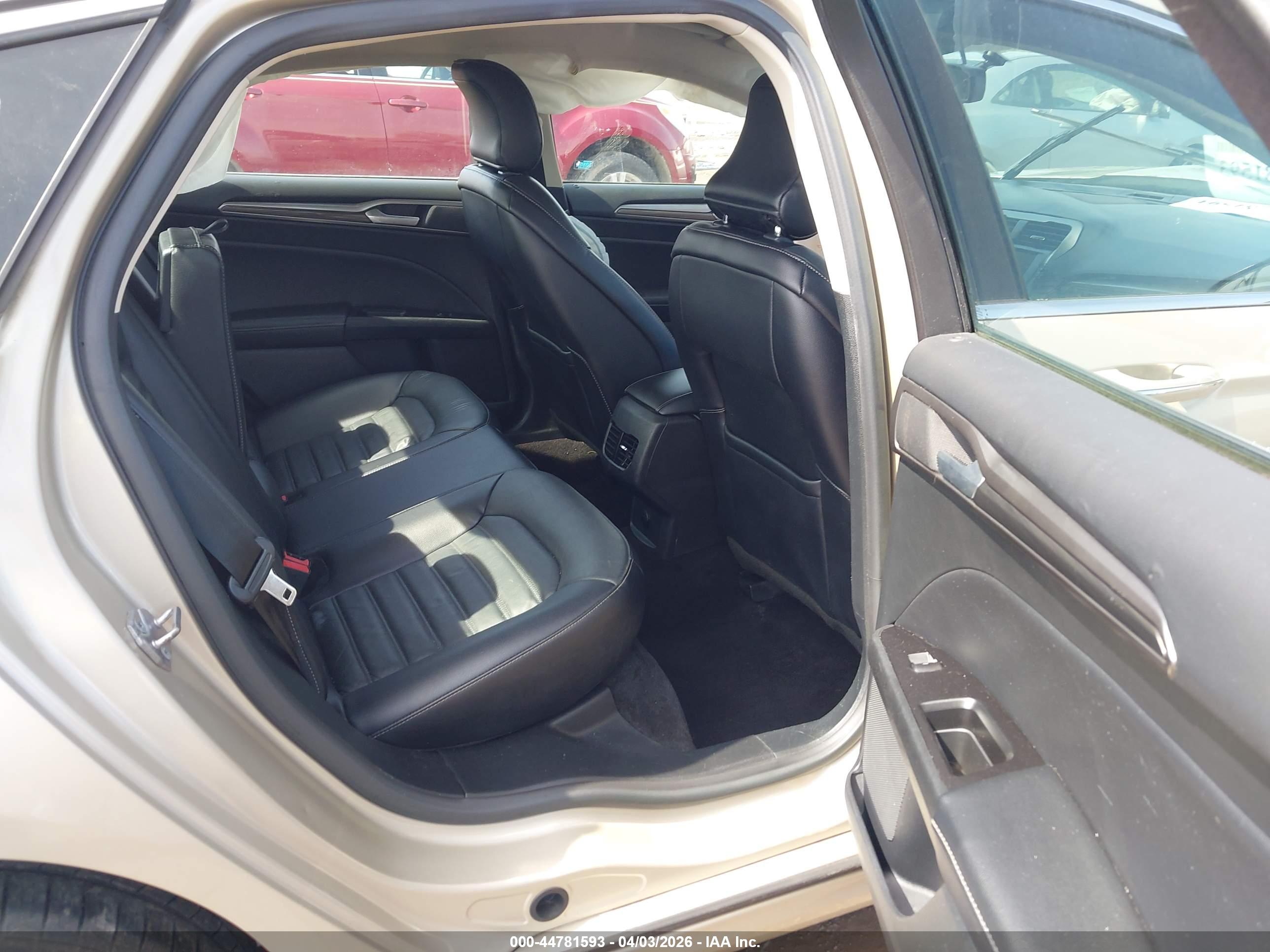 FORD FUSION image 8