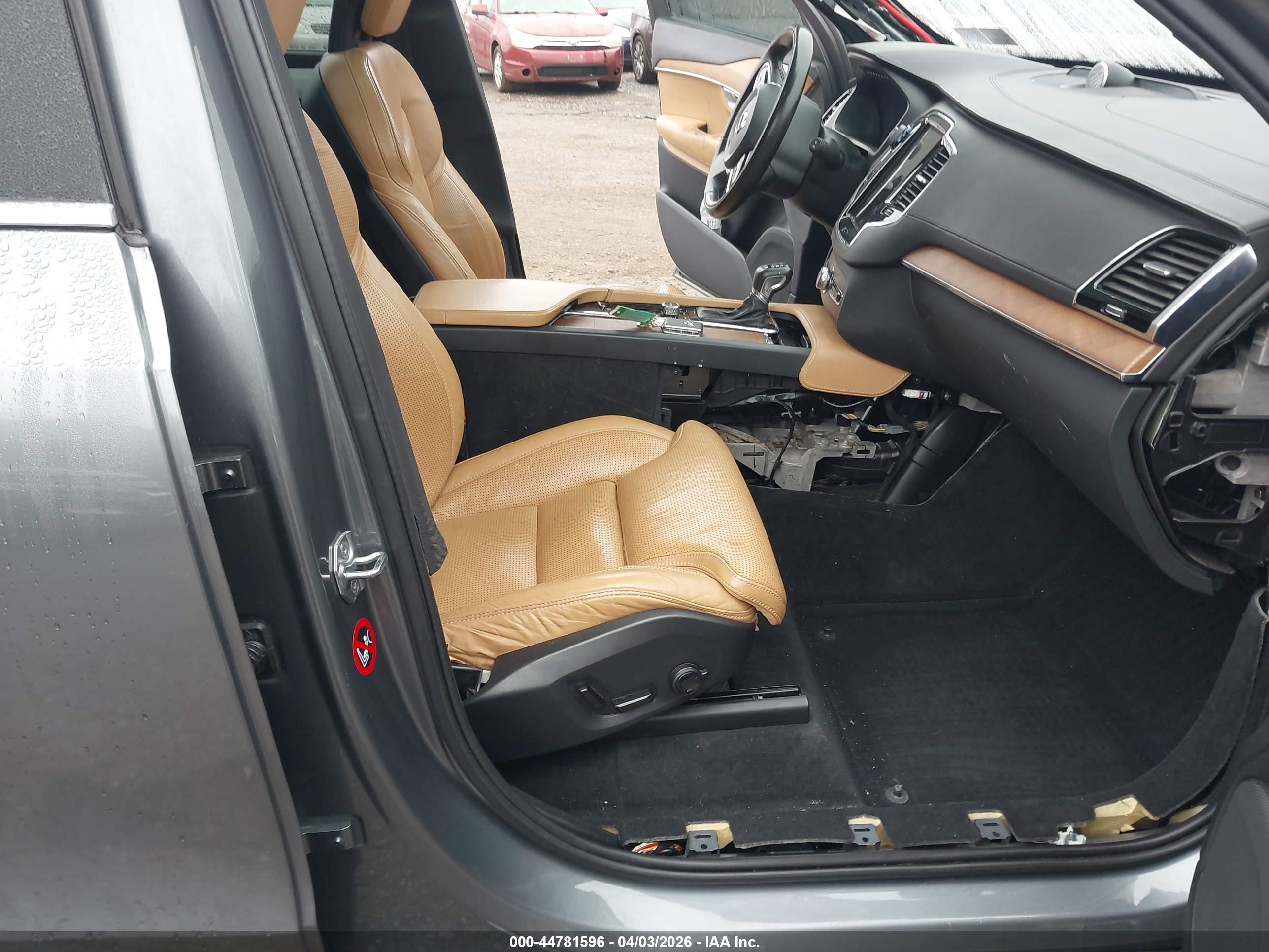 VOLVO XC90 image 5