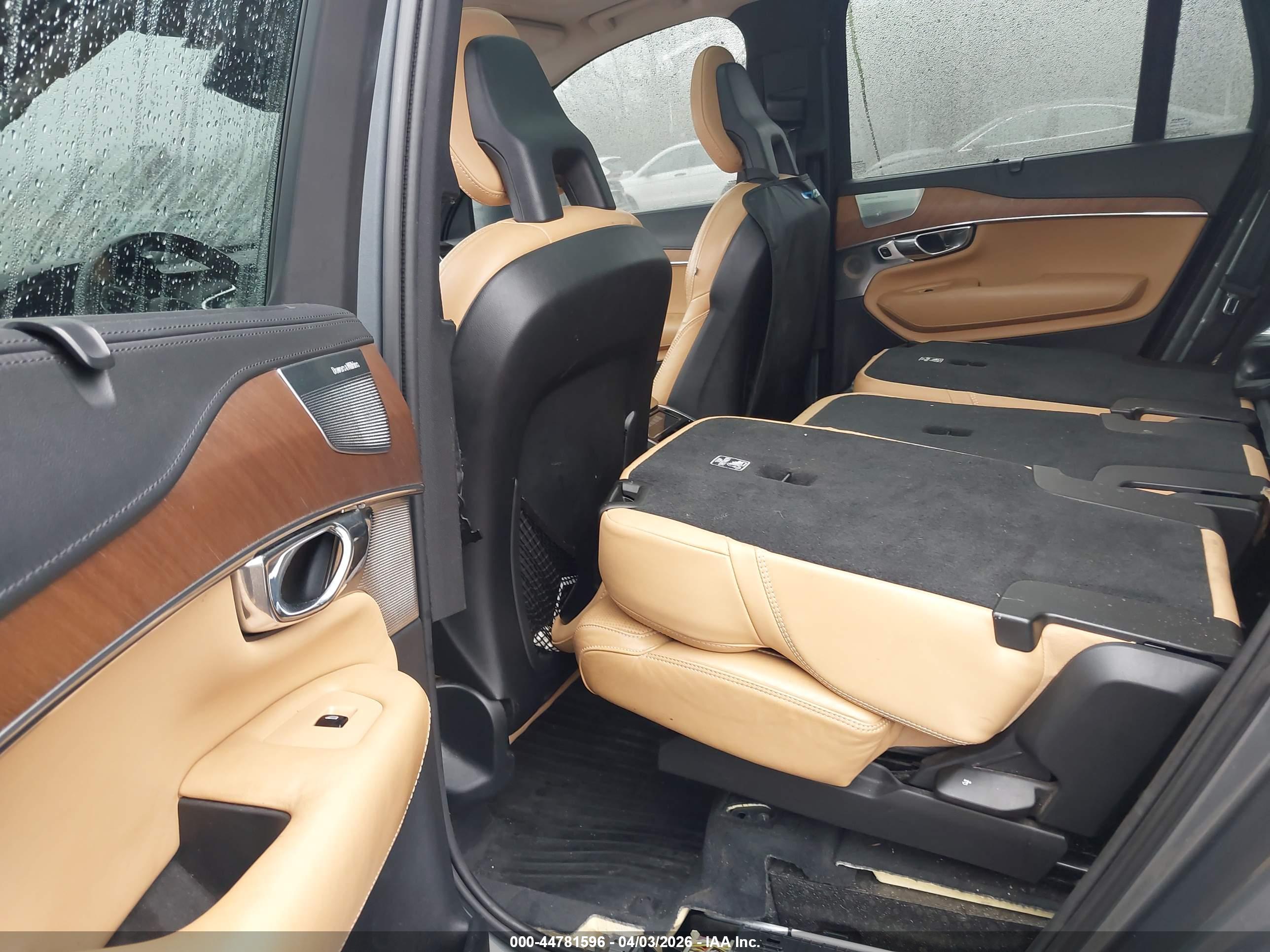 VOLVO XC90 image 8