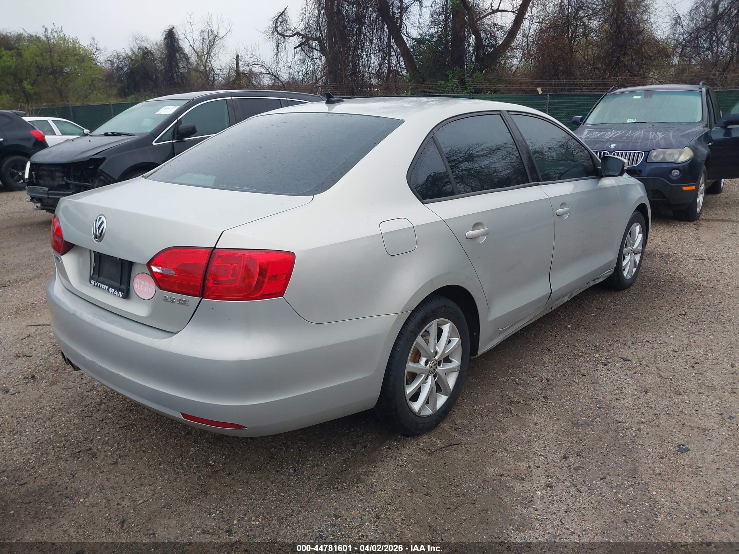 VOLKSWAGEN JETTA image 4