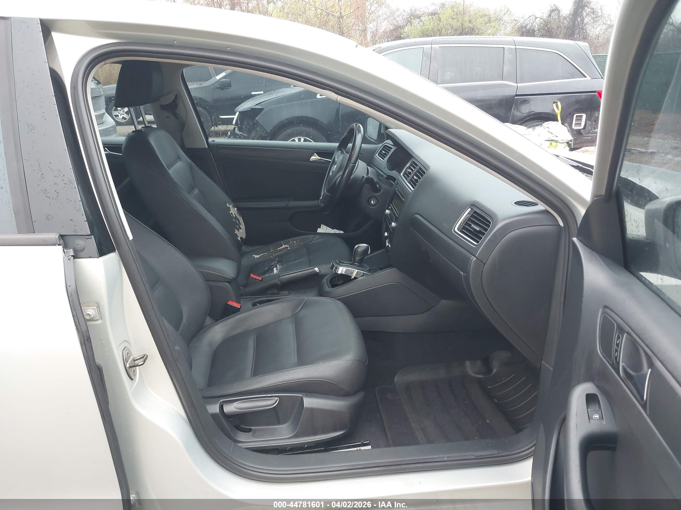 VOLKSWAGEN JETTA image 5