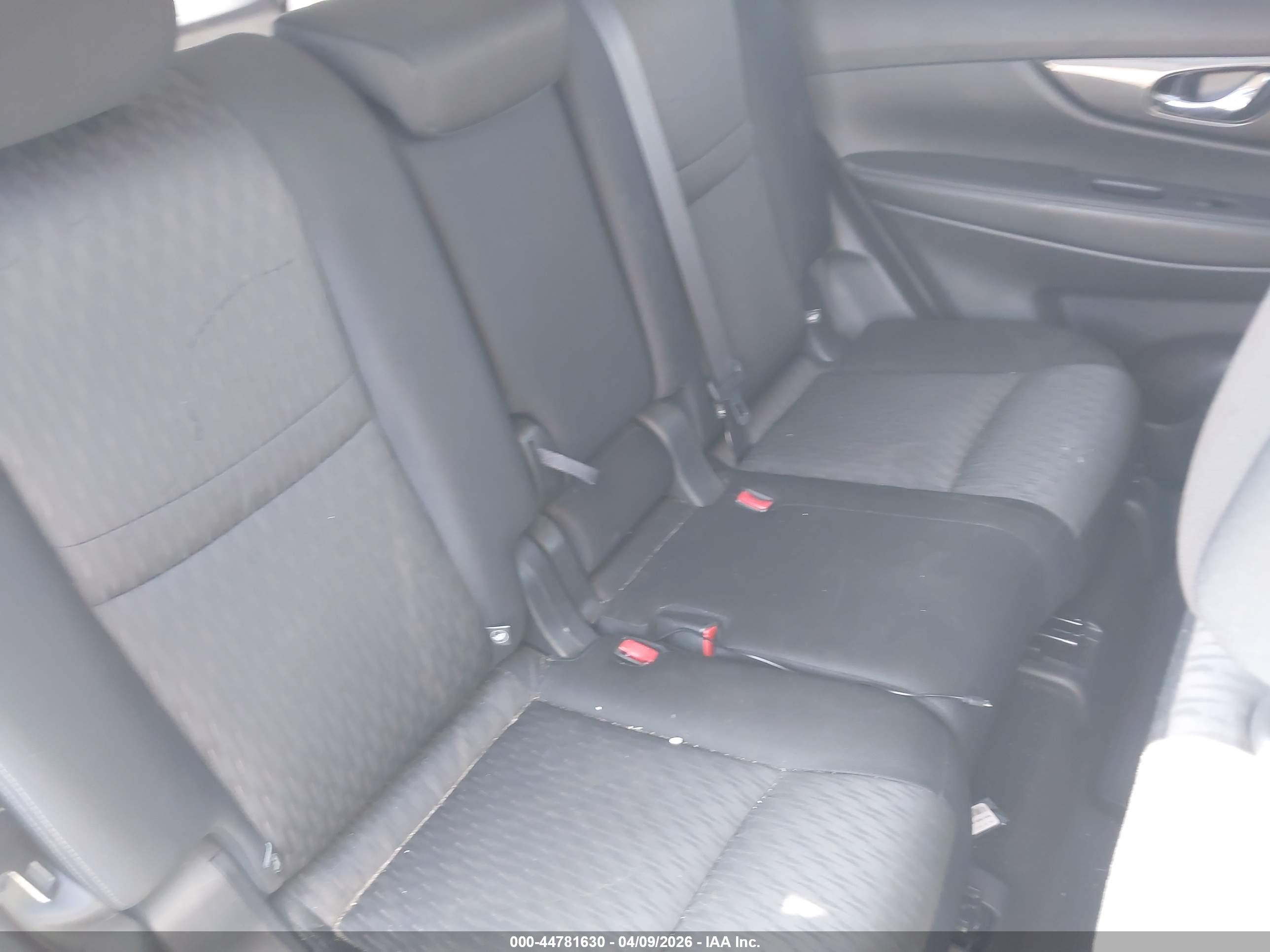 NISSAN ROGUE image 8