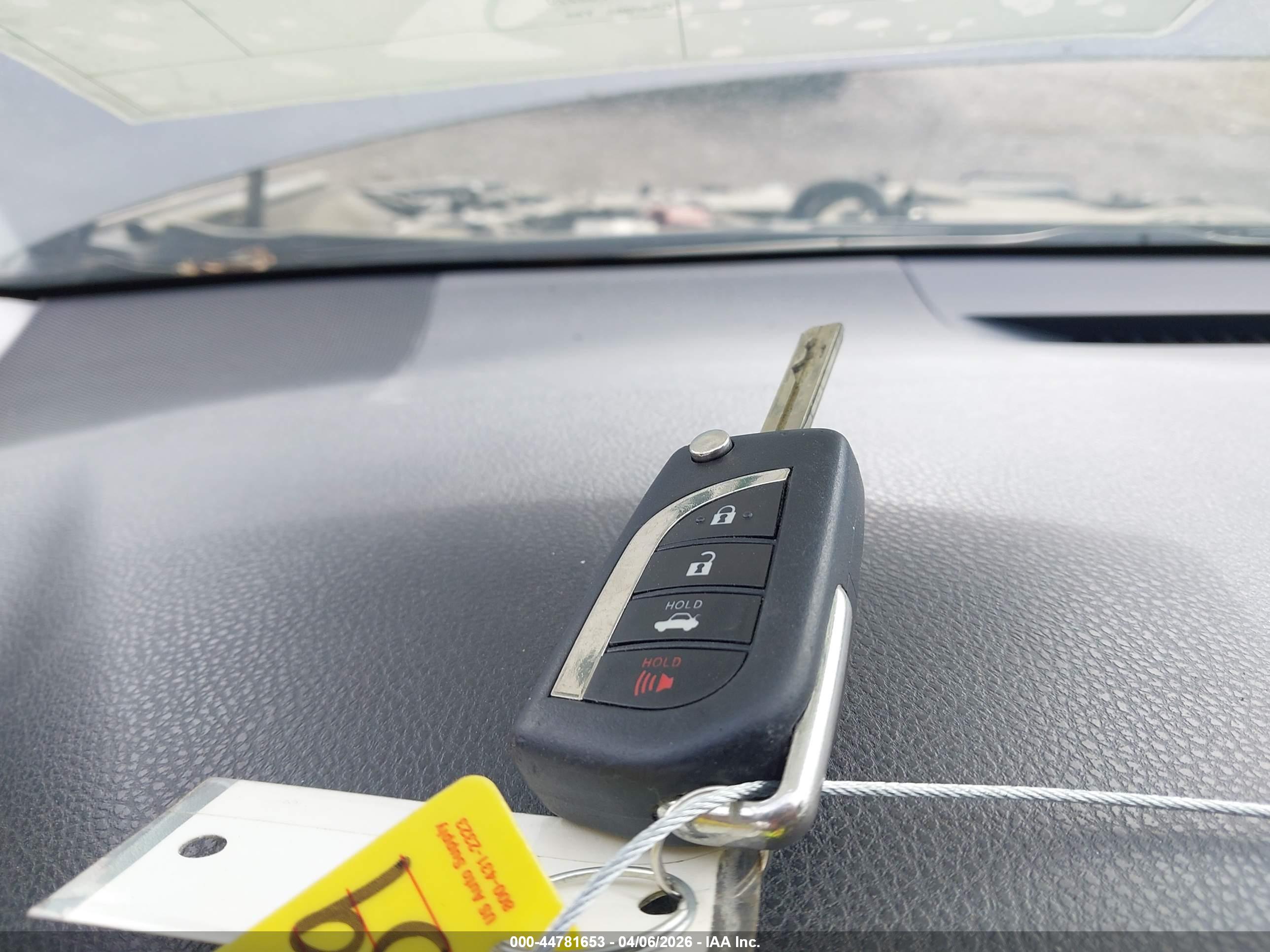 TOYOTA CAMRY image 11
