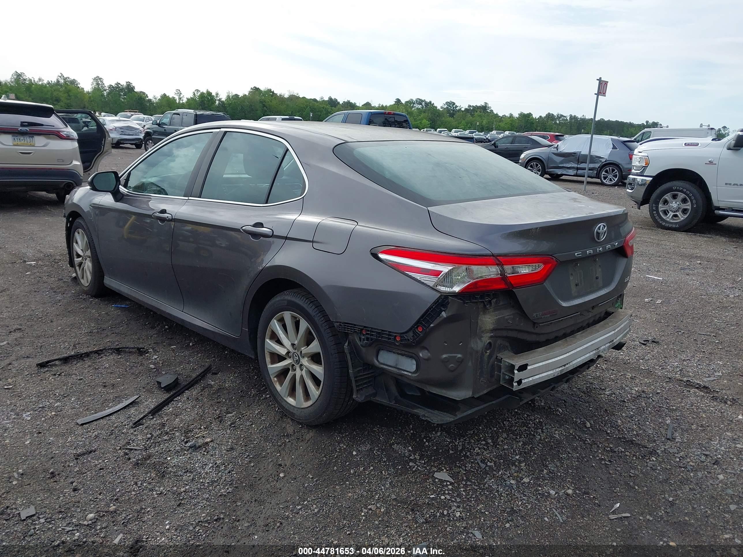 TOYOTA CAMRY image 3