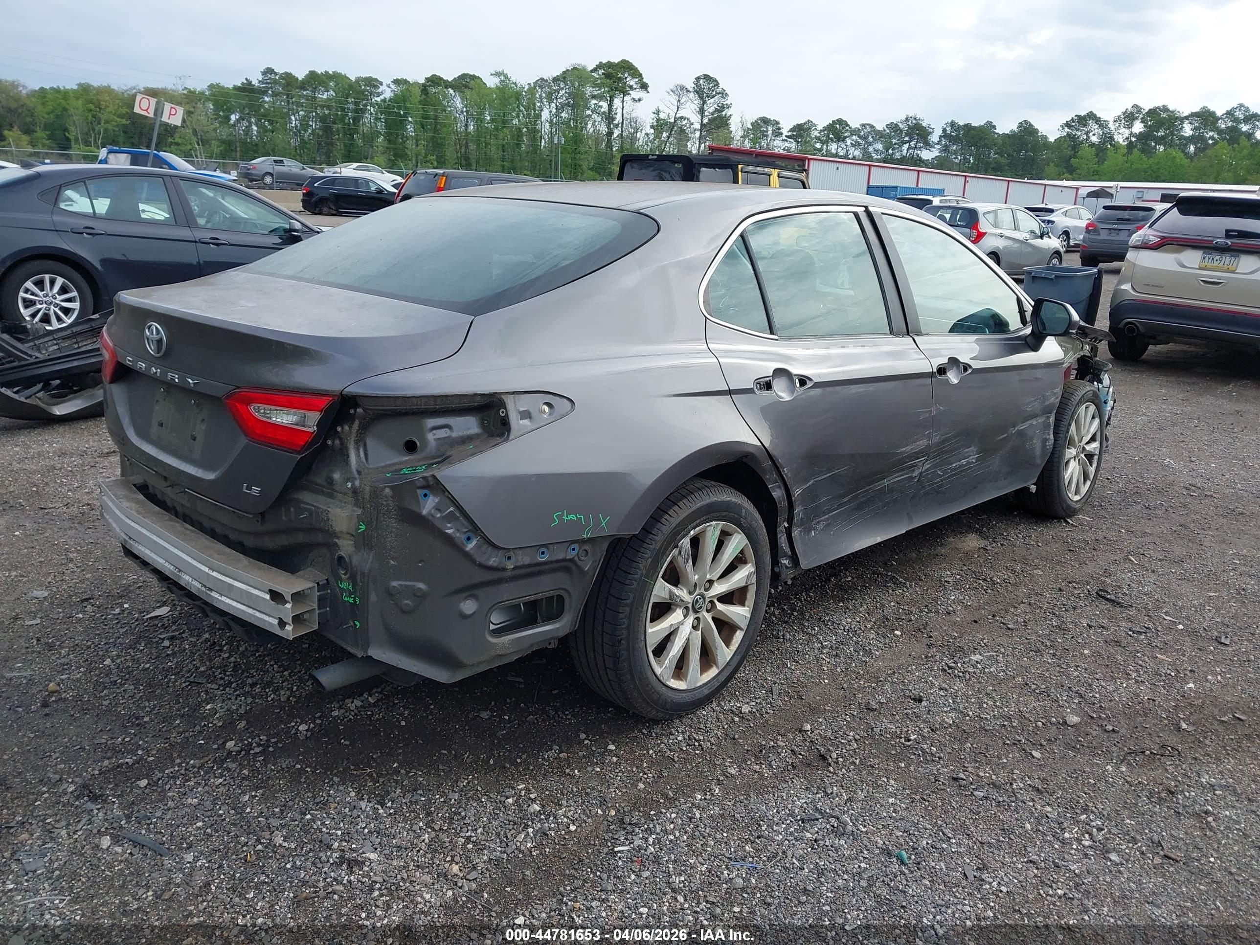 TOYOTA CAMRY image 4
