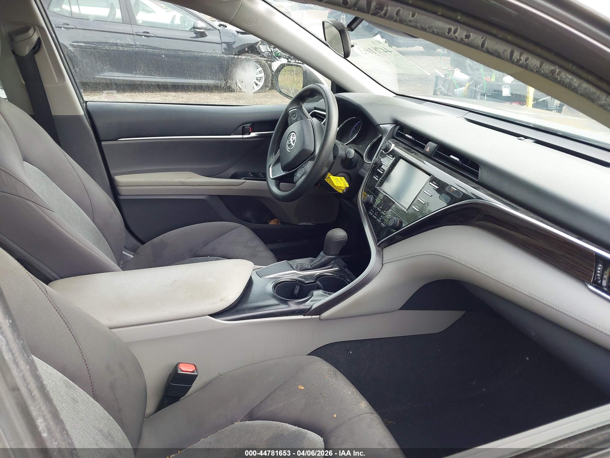 TOYOTA CAMRY image 5