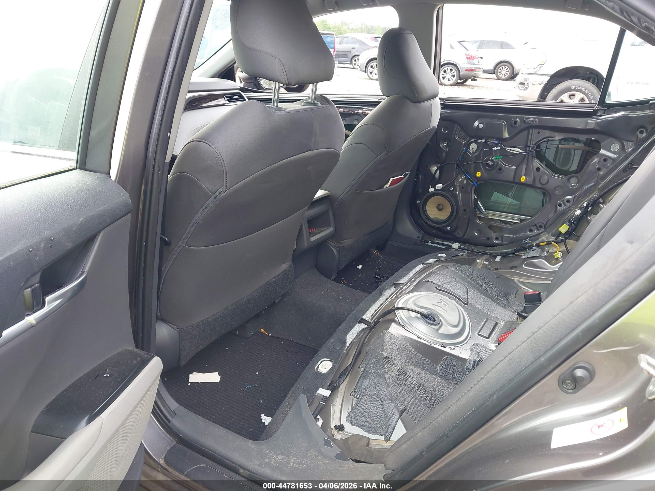TOYOTA CAMRY image 8