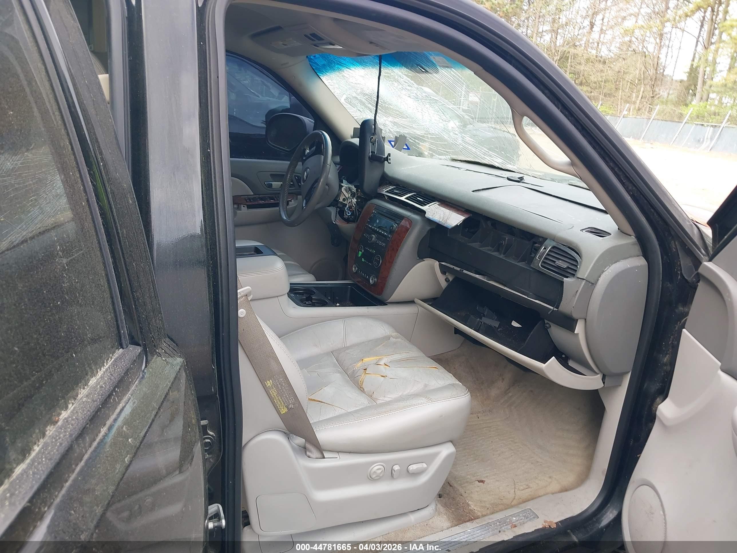 CHEVROLET SUBURBAN image 5