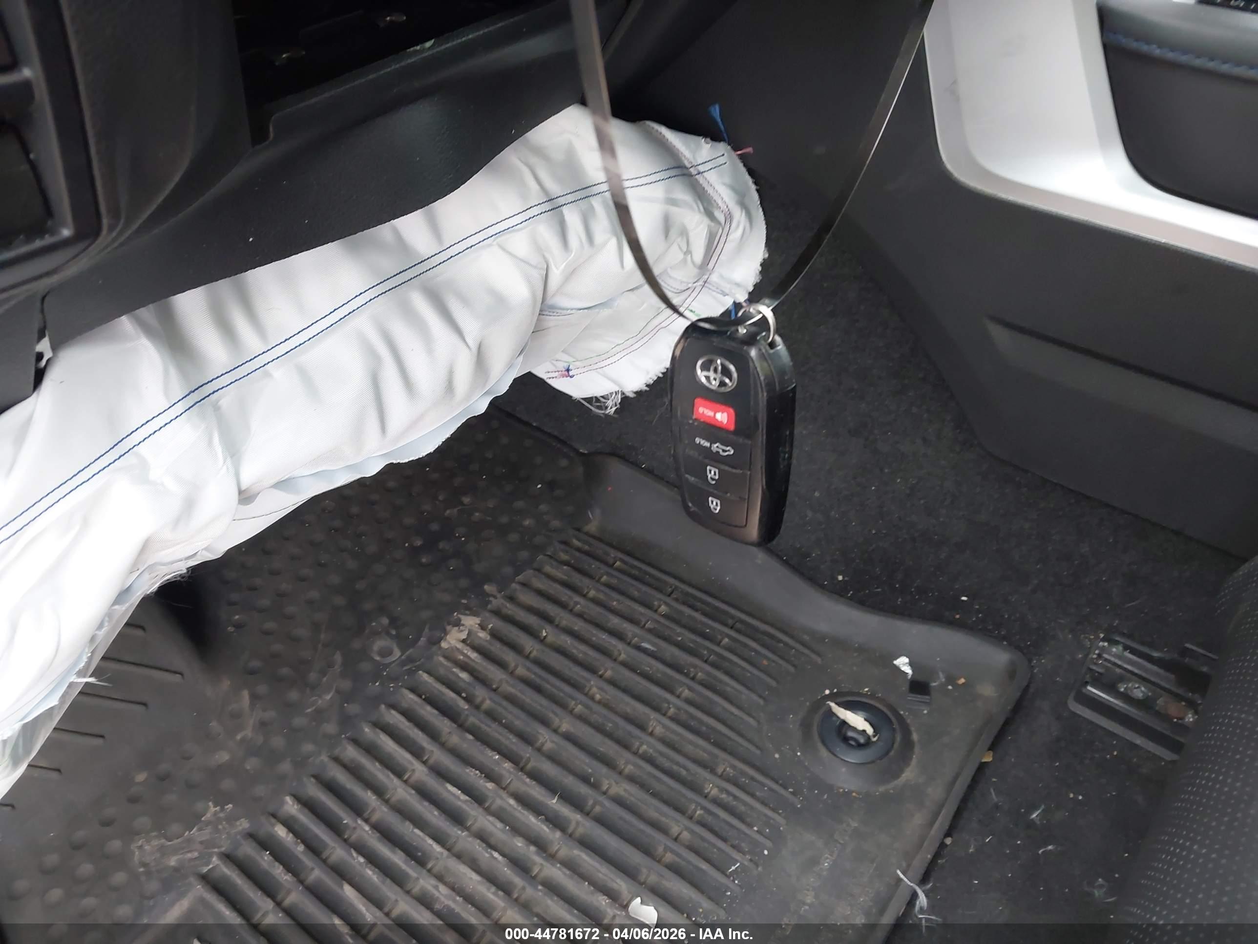 TOYOTA TUNDRA image 11