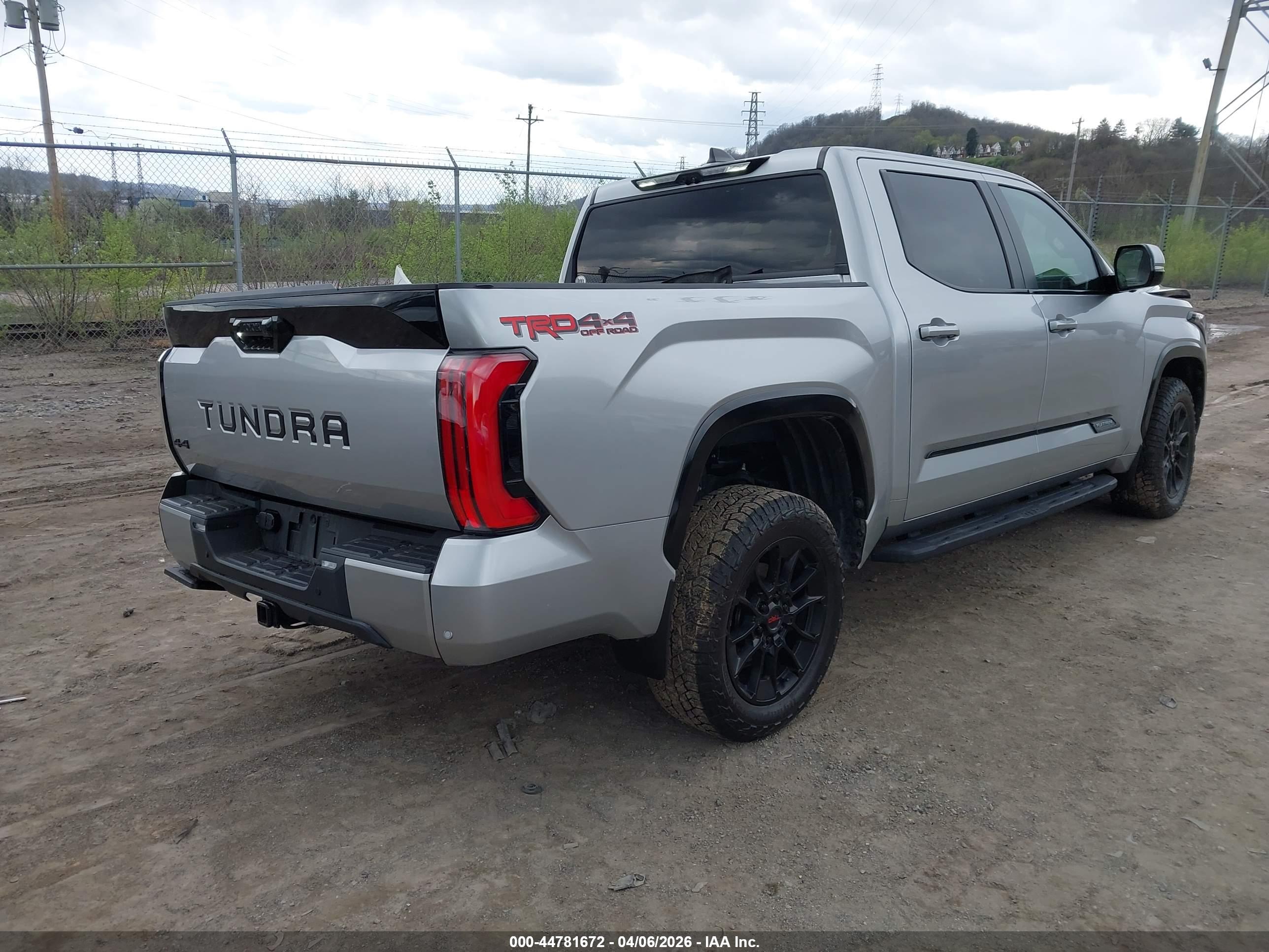 TOYOTA TUNDRA image 4