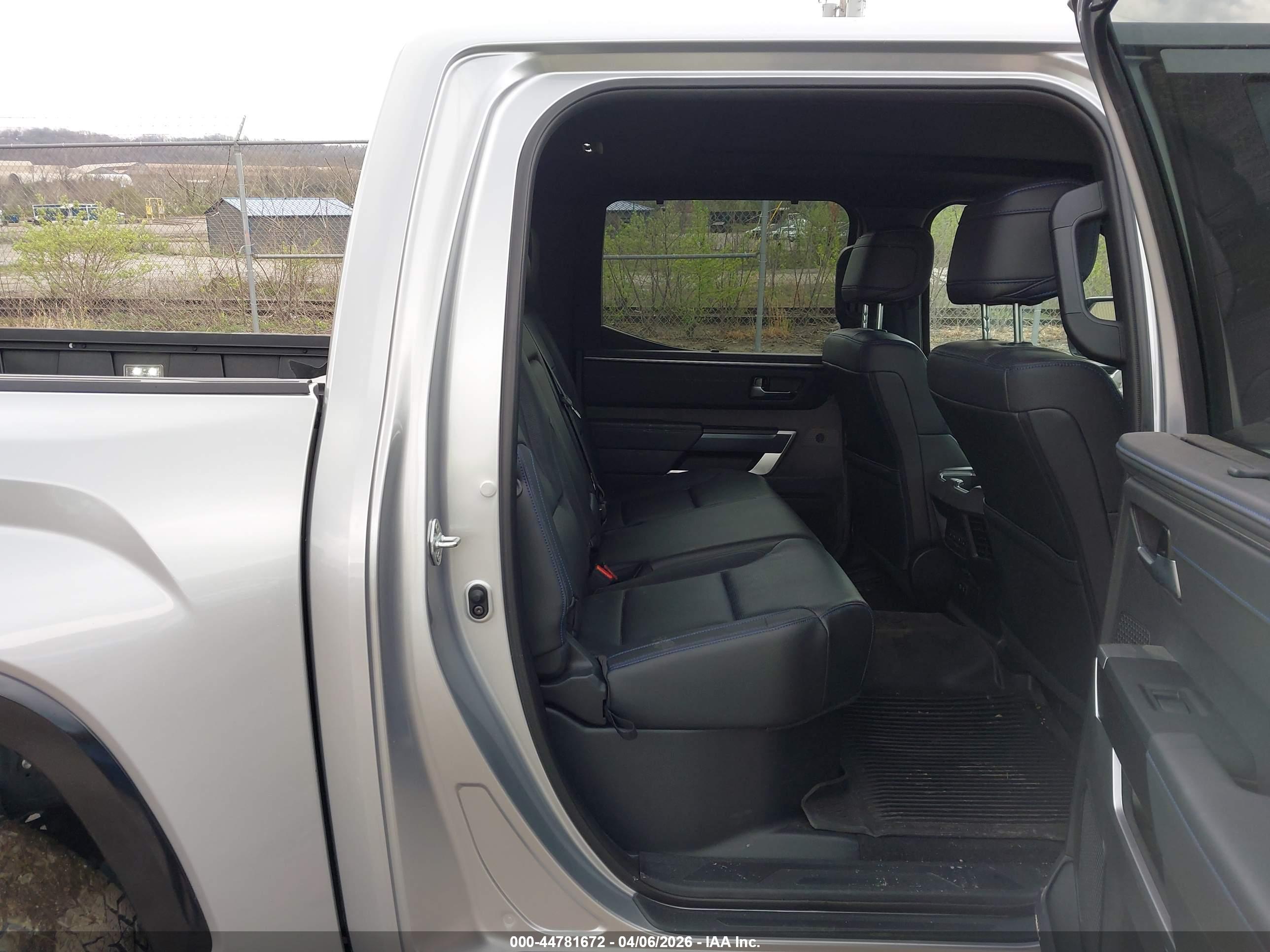 TOYOTA TUNDRA image 8