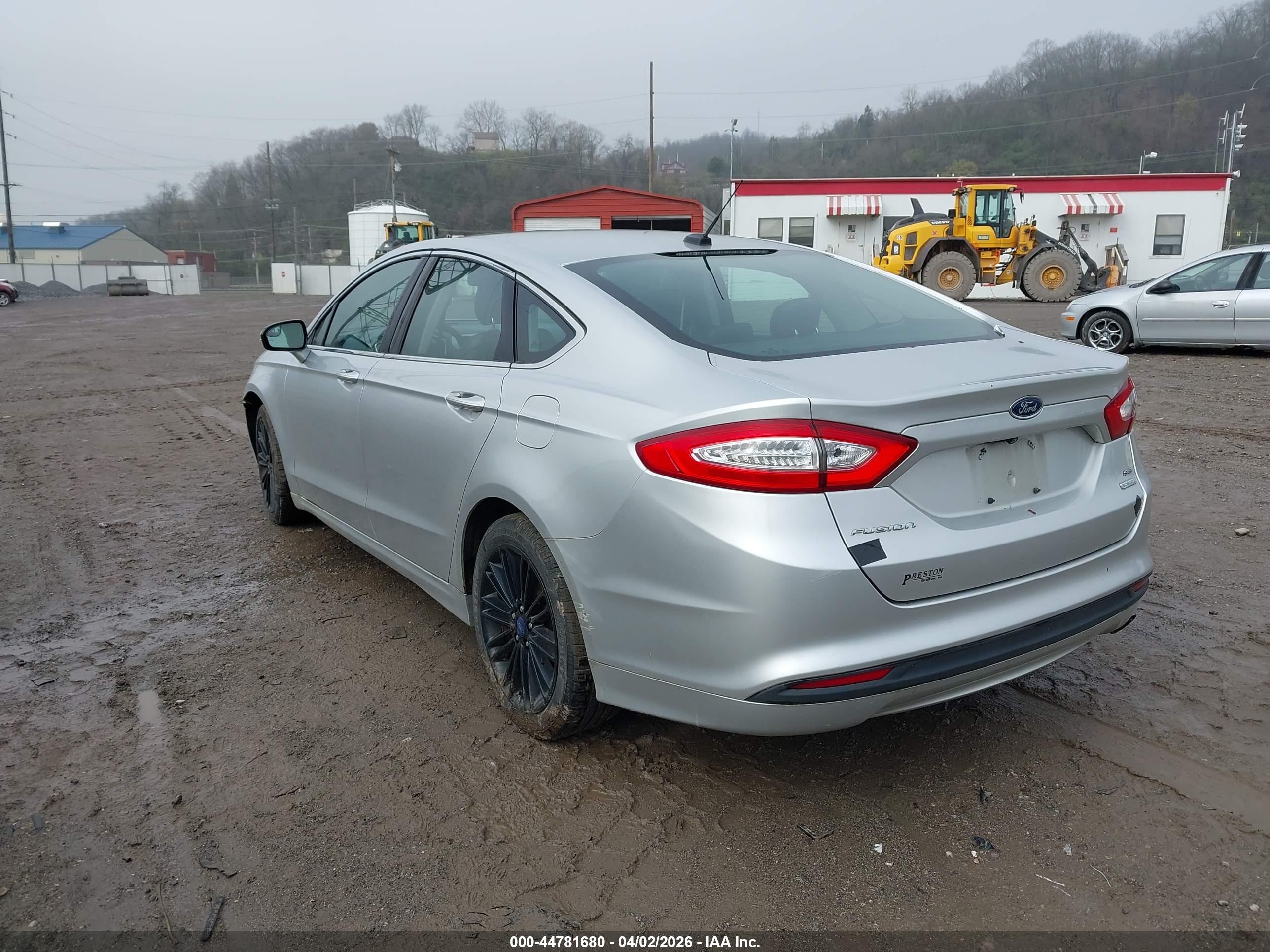 FORD FUSION image 3